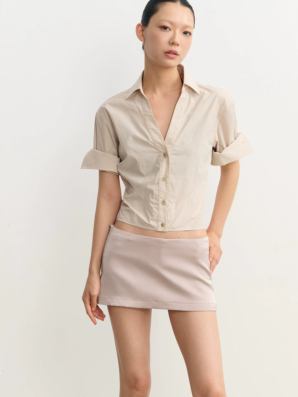 LINY LIBERTY Pinch Pleated V-neck Short Waist Shirt