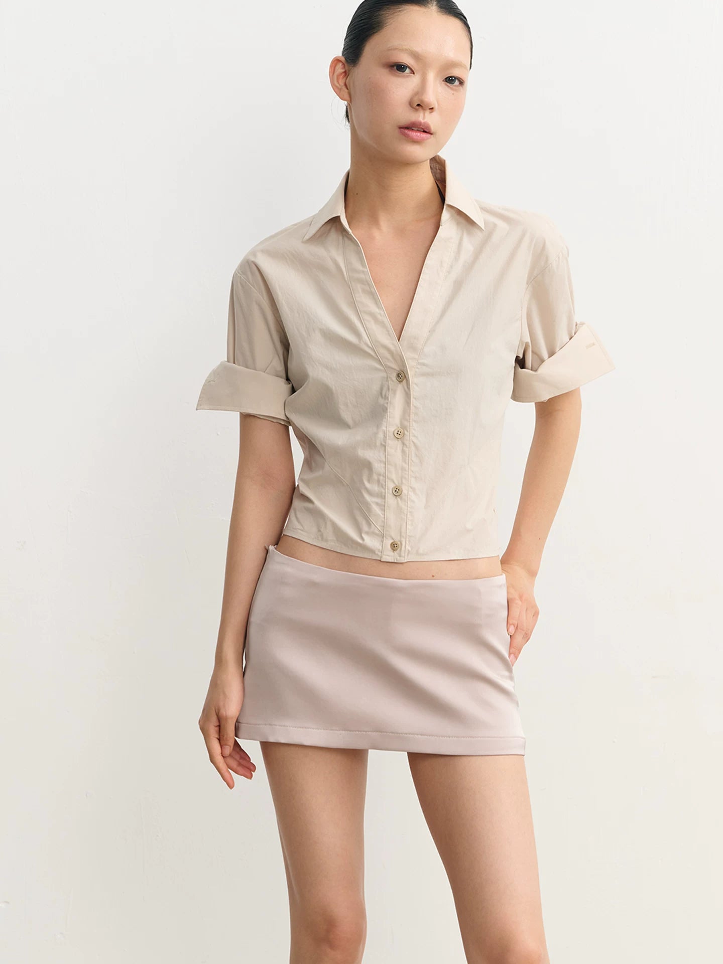 LINY LIBERTY Pinch Pleated V-neck Short Waist Shirt