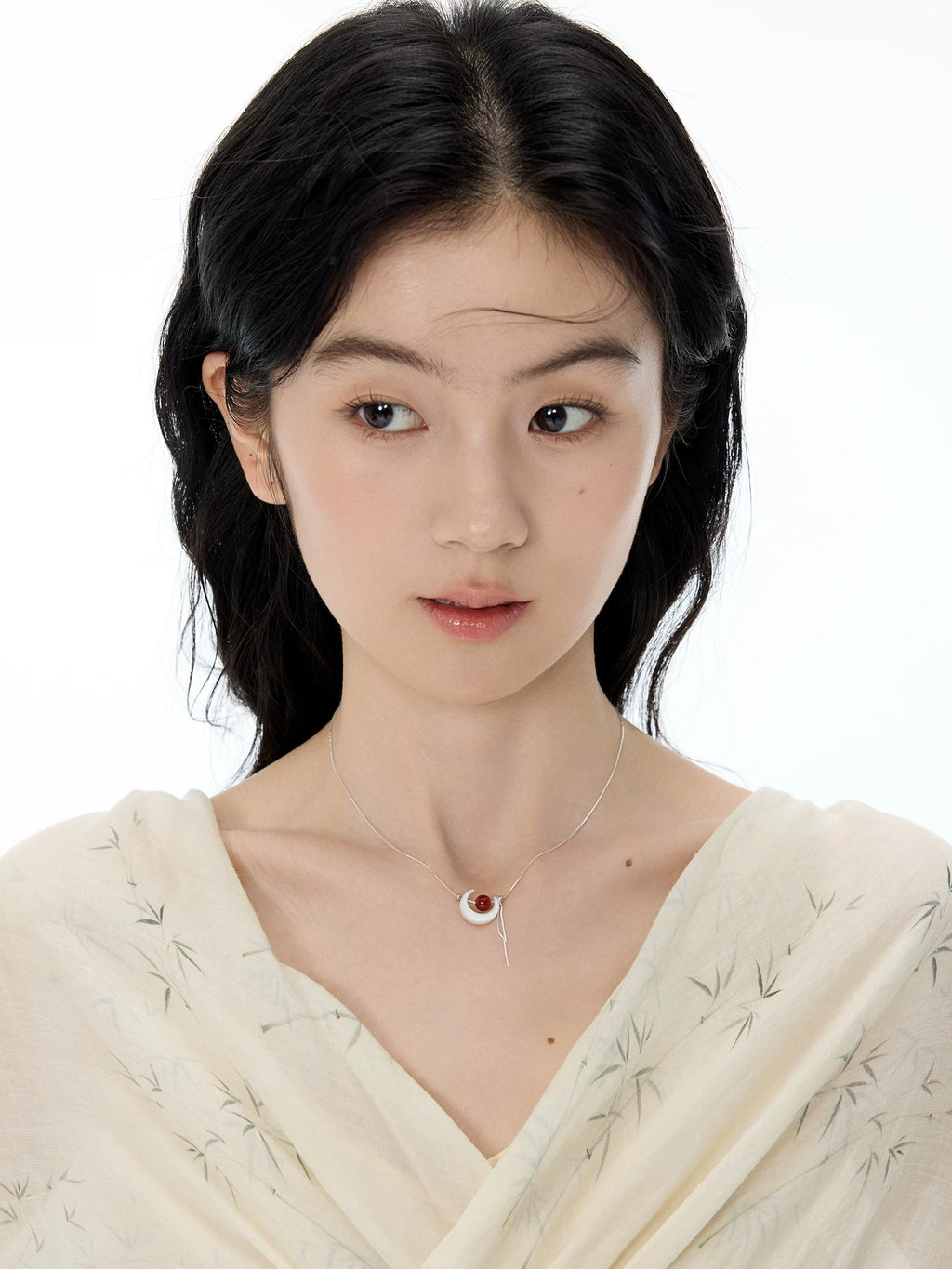 NO SOLUTION Moon Agate Niche Necklace