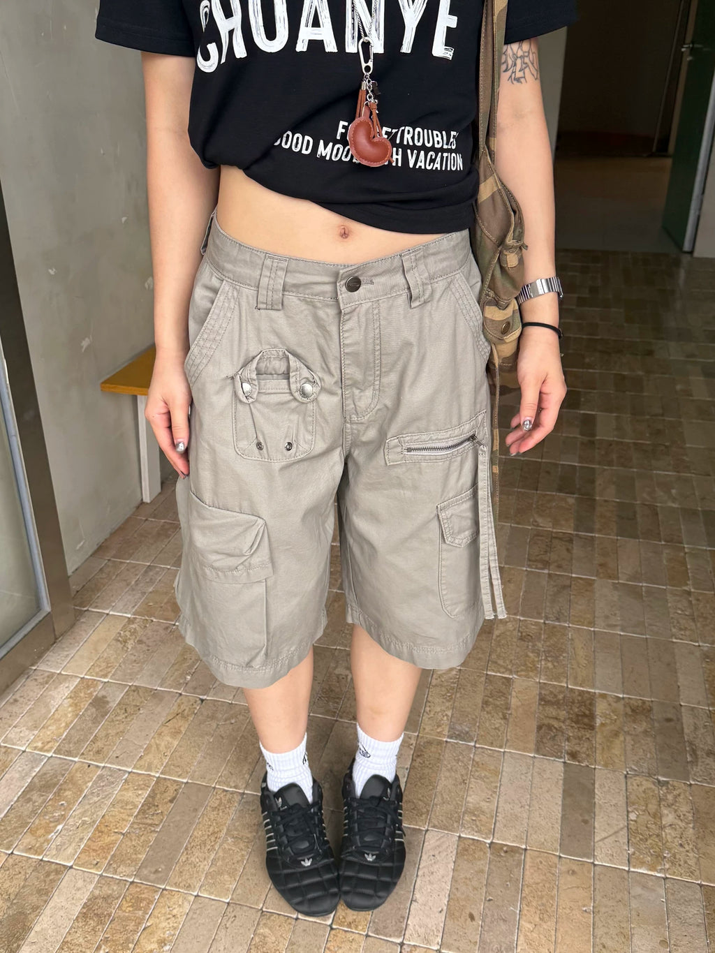 CCYE Retro Multi-pocket Wide-leg Shorts