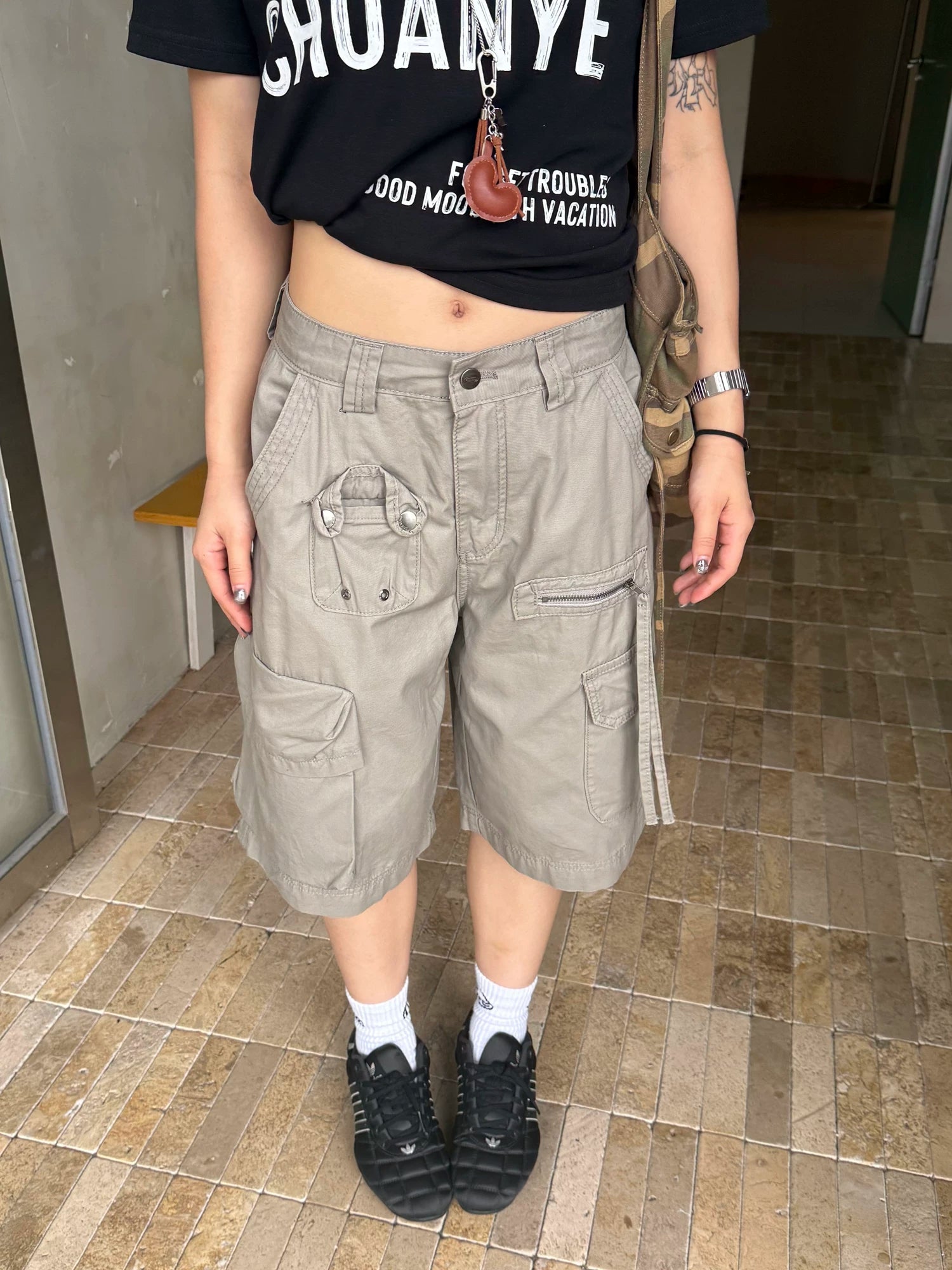 CCYE Retro Multi-pocket Wide-leg Shorts