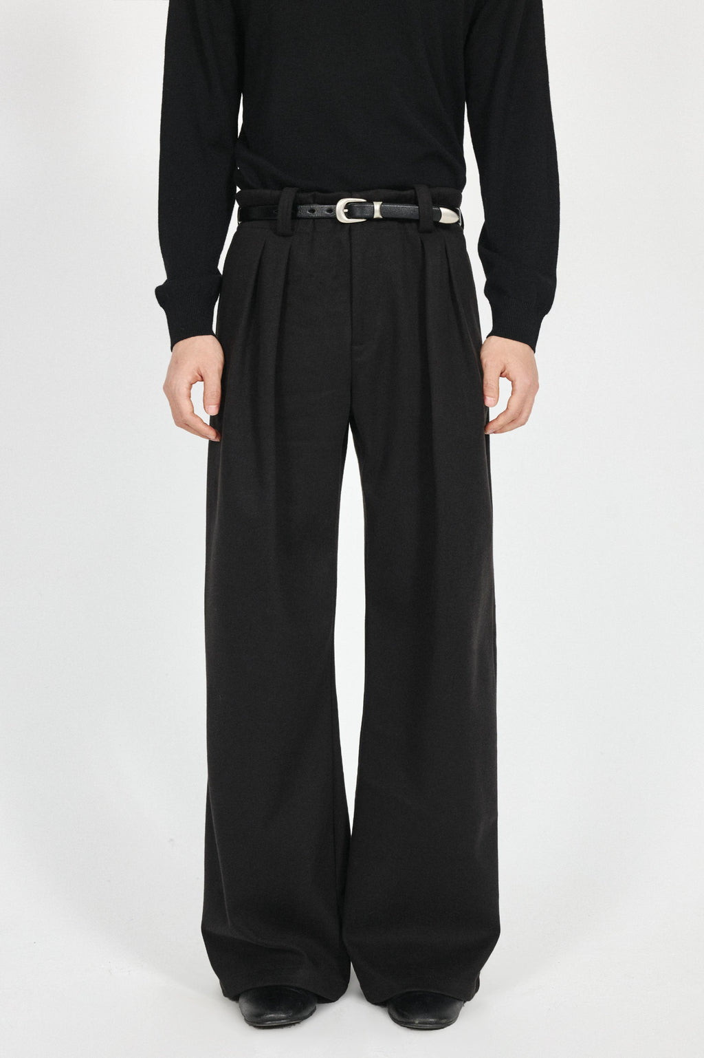 Stay The Night Pleated A-shaped Slightly Wide Trousers