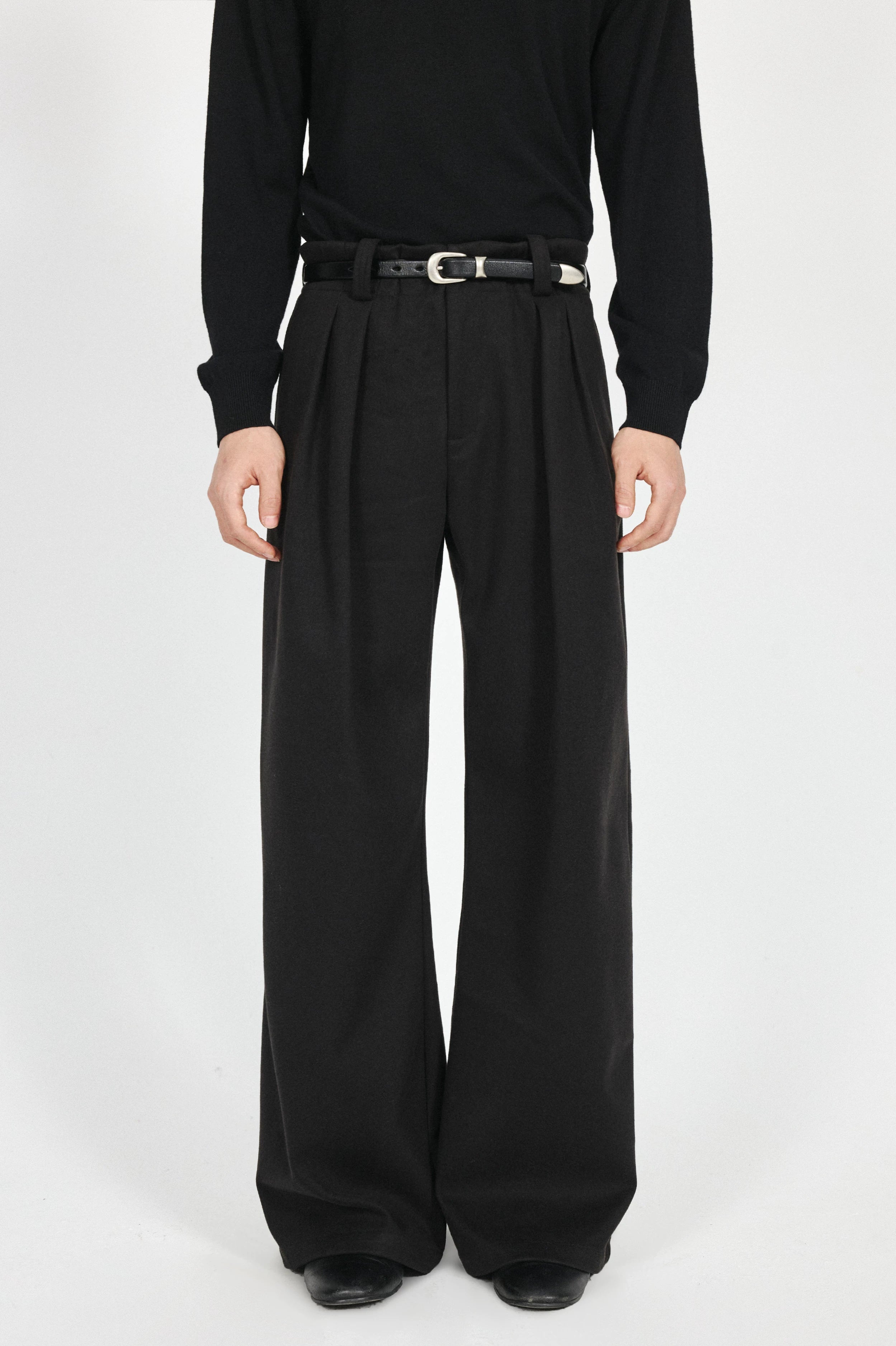 Stay The Night Pleated A-shaped Slightly Wide Trousers