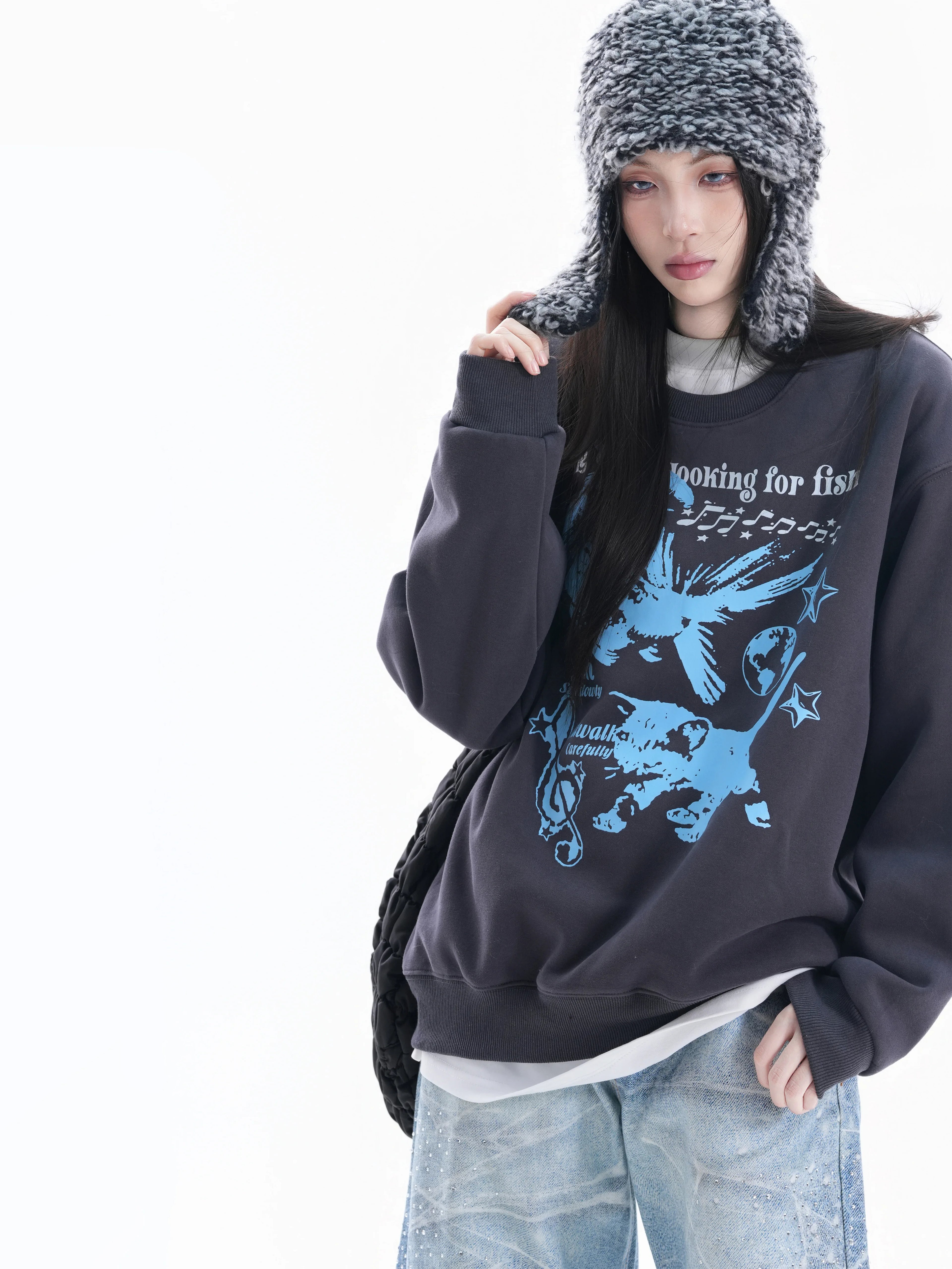 Zuocisankon Retro Cat Print Crew Neck Fleece Sweater