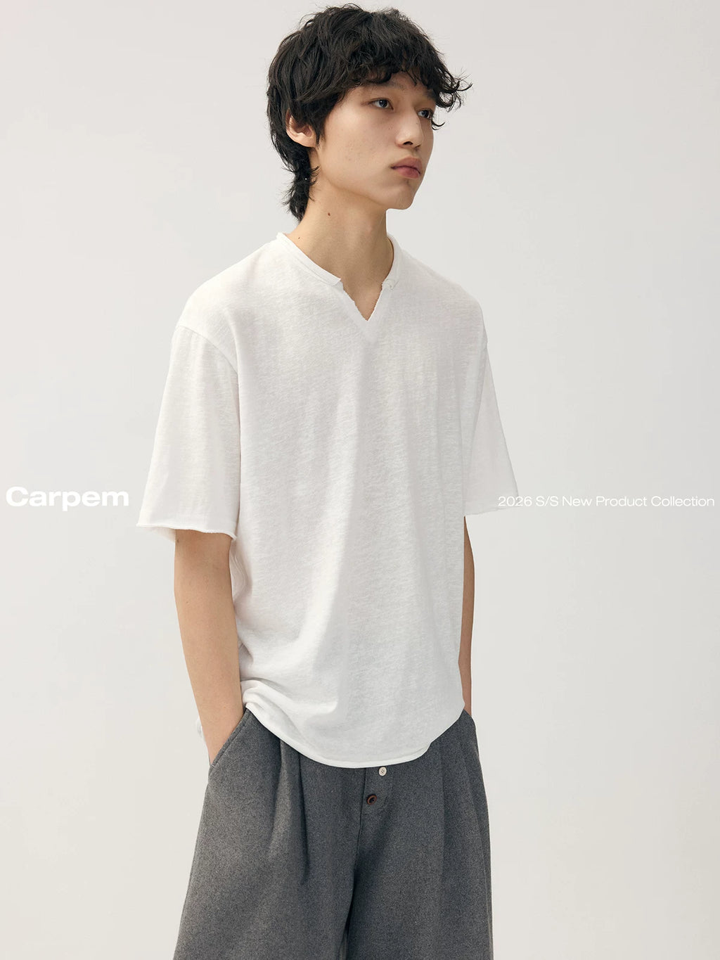 CARPEM Thin V-neck Rough Edge Casual Tee
