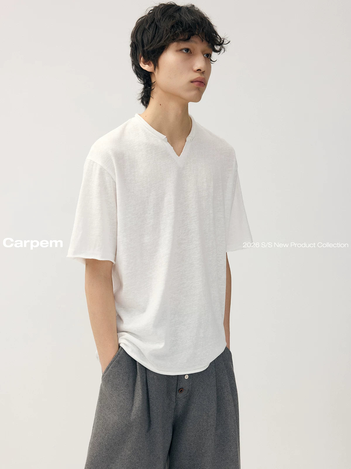 CARPEM Thin V-neck Rough Edge Casual Tee