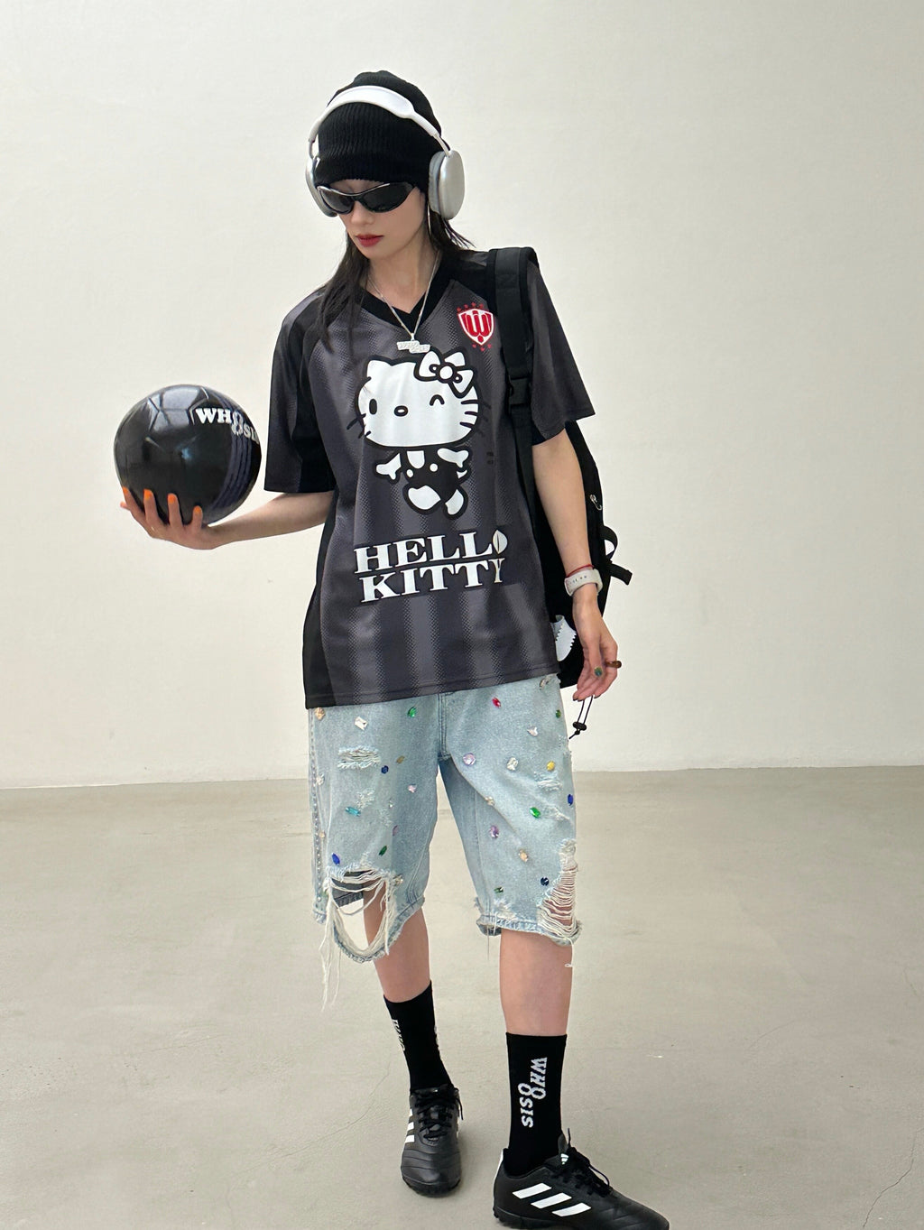 【HELLO KITTY OFFICIAL CO-BRAND】WHOOSIS EMBROIDERED STRIPED FOOTBALL SHORT SLEEVE JERSEY