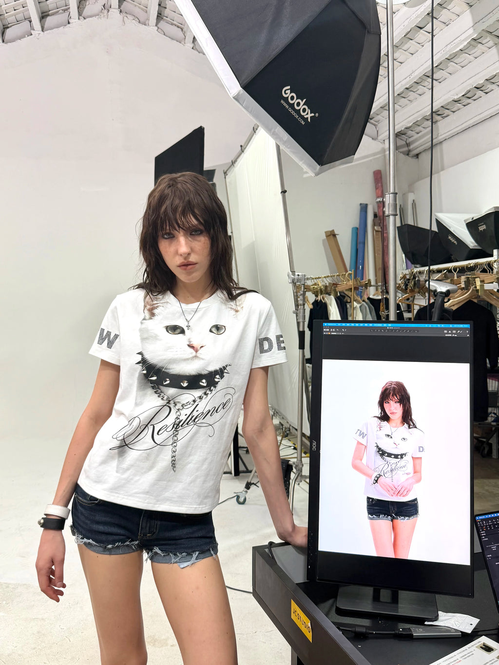 DETW Cat Print Shoulder Slimming Tee