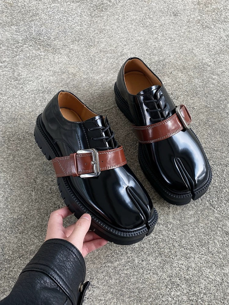 SHENLV STUDIO Buckle Tabi Shoes