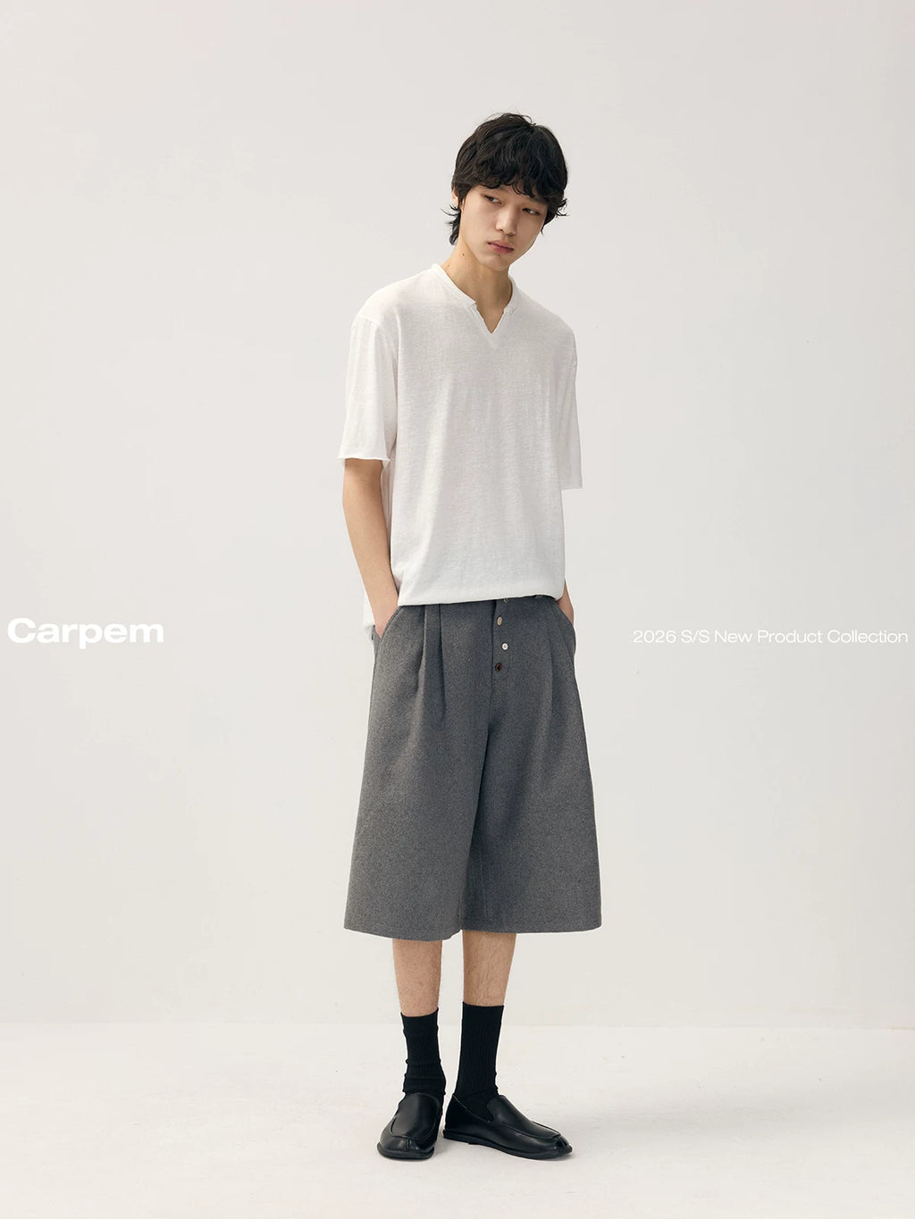 CARPEM Thin V-neck Rough Edge Casual Tee