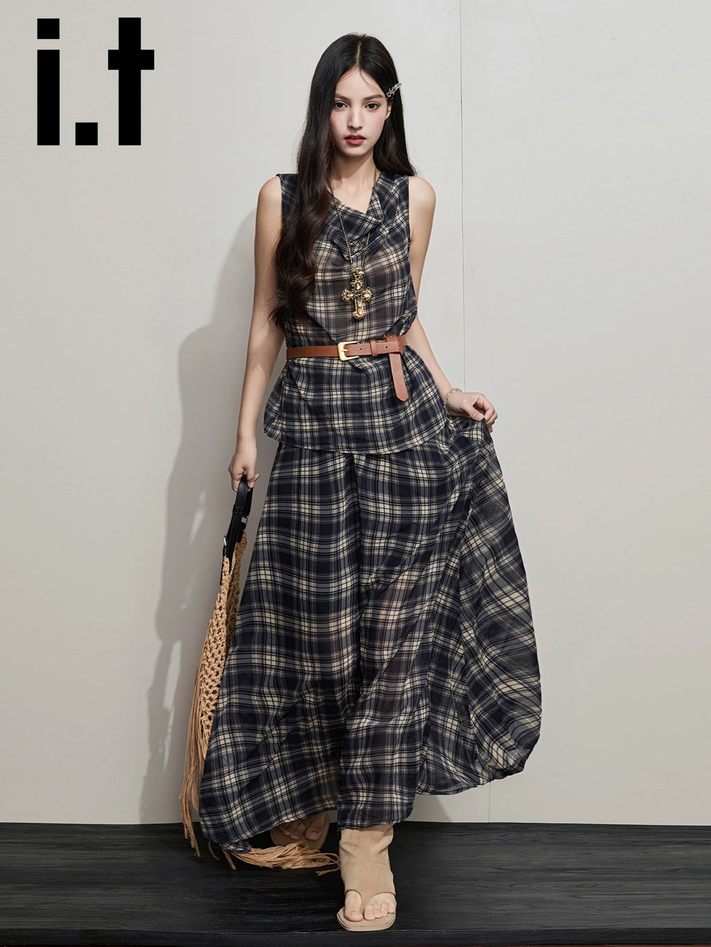 IT: CHOCOOLATE Check Neck Top High Waist Skirt Two-piece Set
