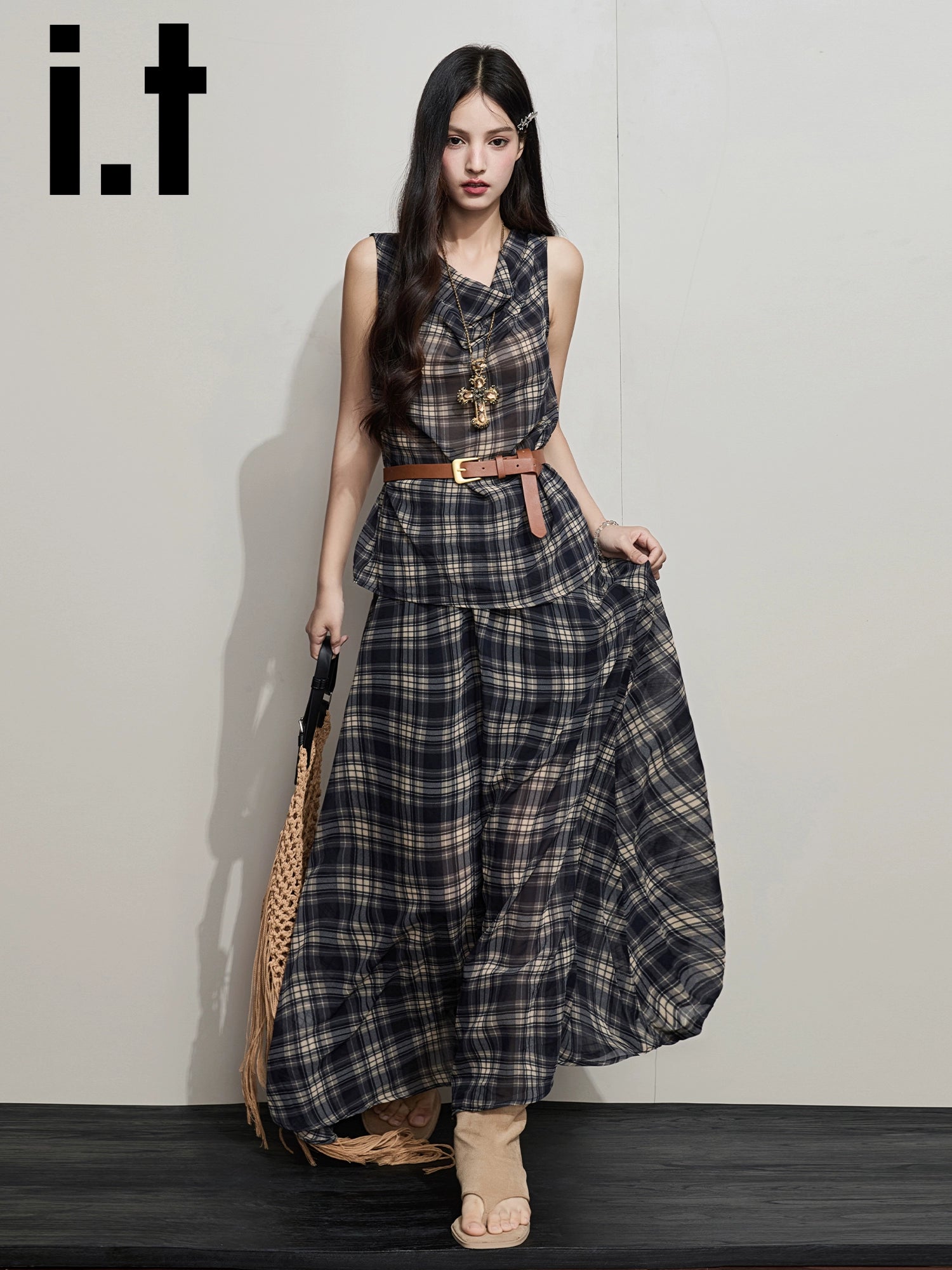 IT: CHOCOOLATE Check Neck Top High Waist Skirt Two-piece Set