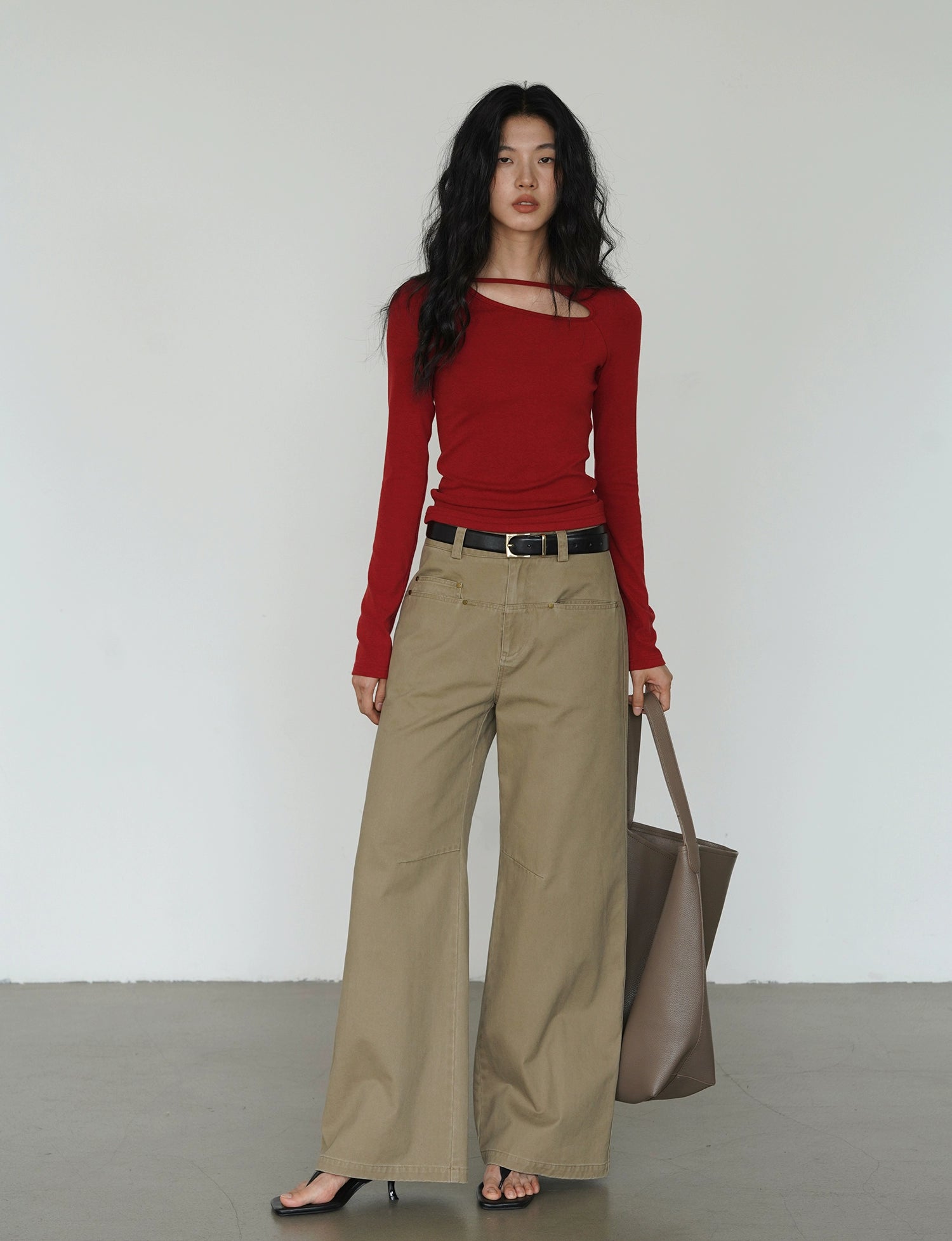 EIGHTHMONTH Single Side Hollowed Slim Slim Long Sleeves