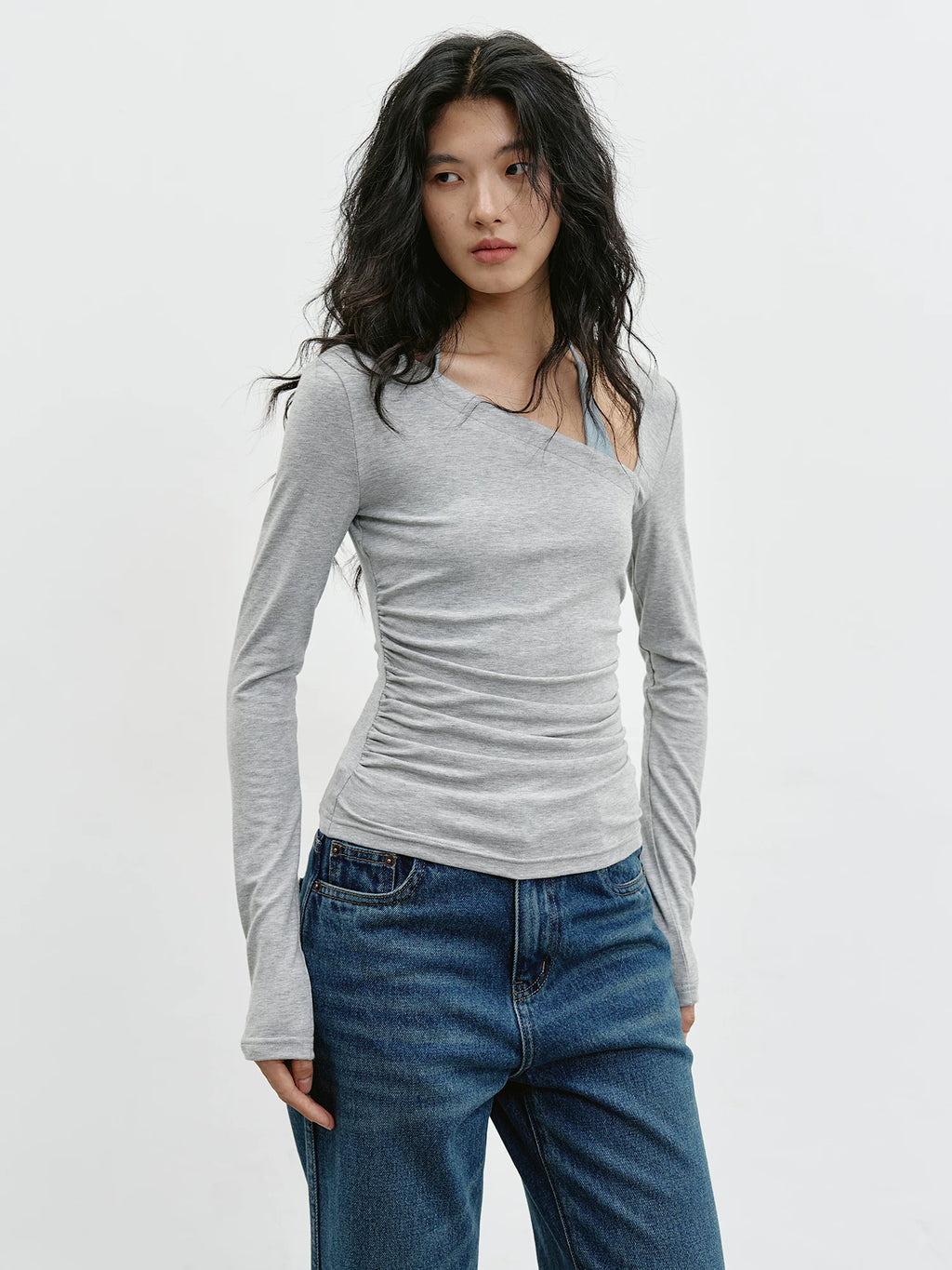 EIGHTHMONTH Slim and Thin Slanted Shoulder Long Sleeves