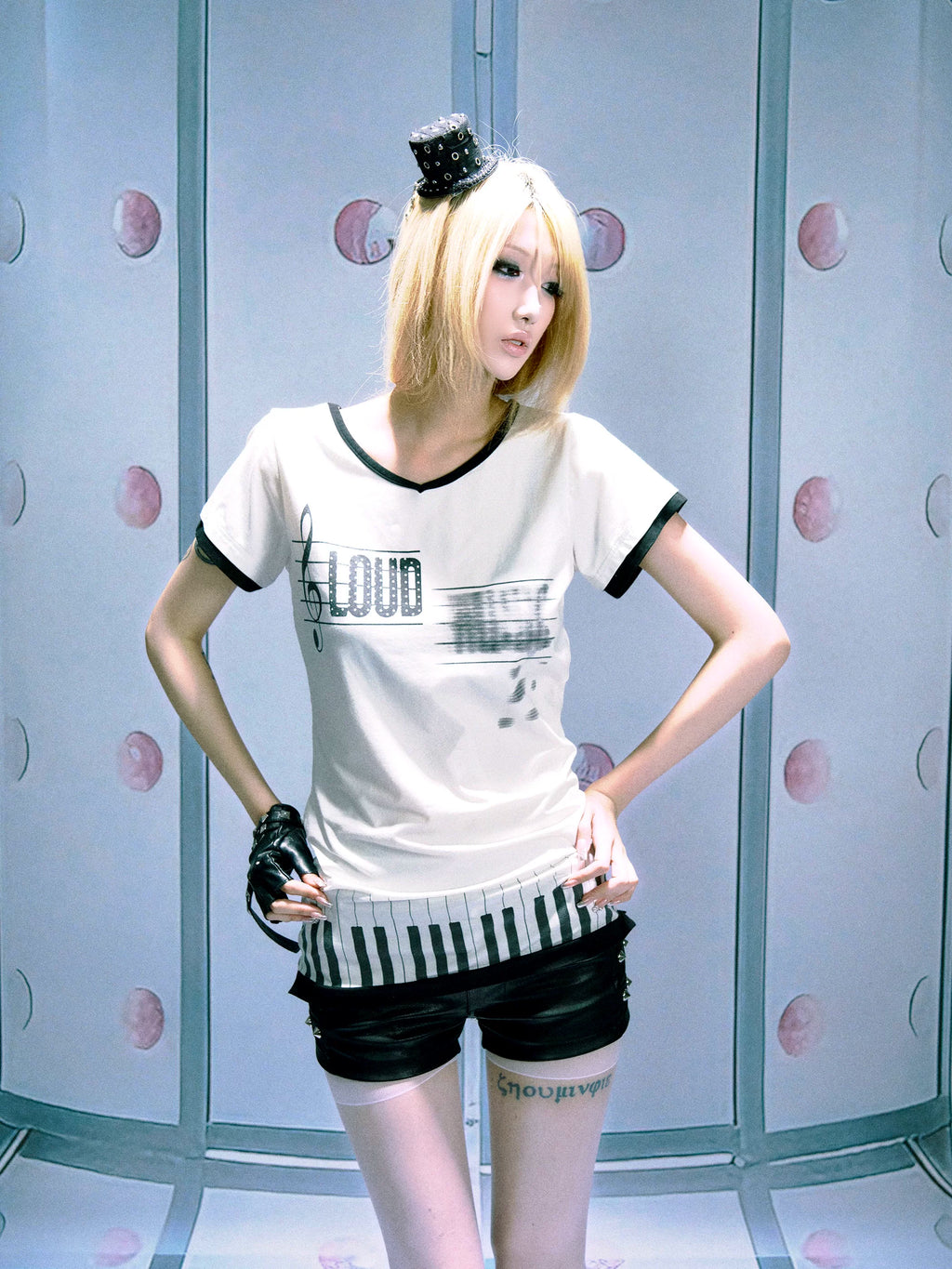 PAIKI Zero Keys V-Neck Polka Dots Slim Shoulder Tee