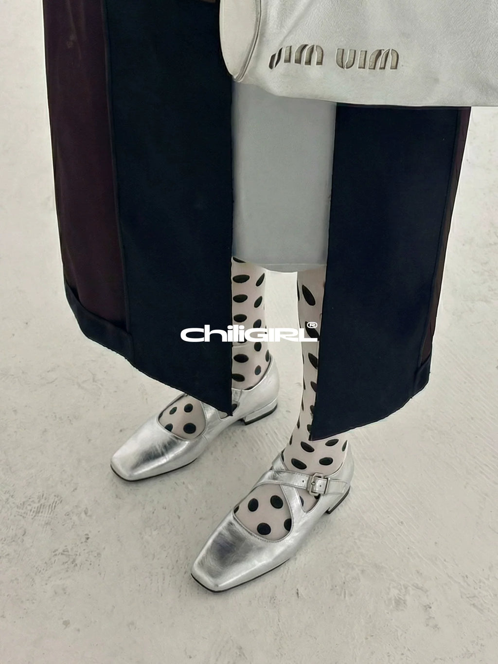 CHILIGIRL One-word Buckle Strap Square Head Shoes