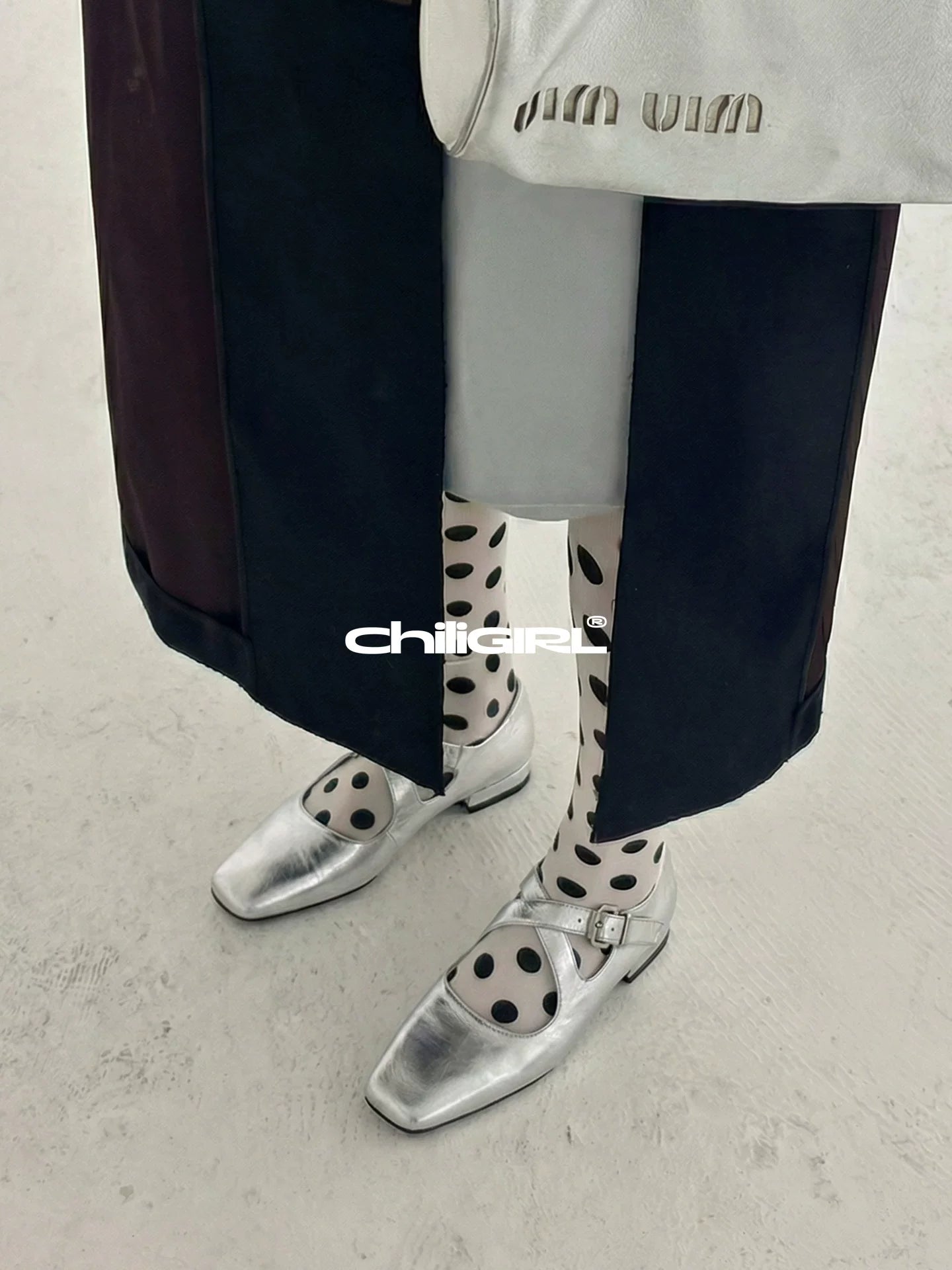 CHILIGIRL One-word Buckle Strap Square Head Shoes