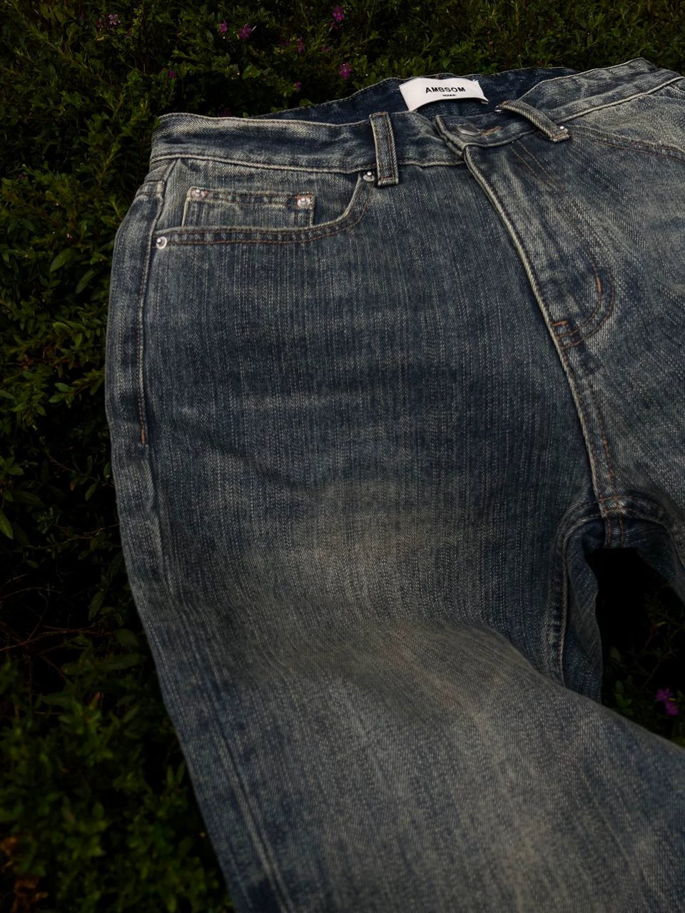 AMBSOM Smudged Distressed Slightly Pulled Loose Jeans
