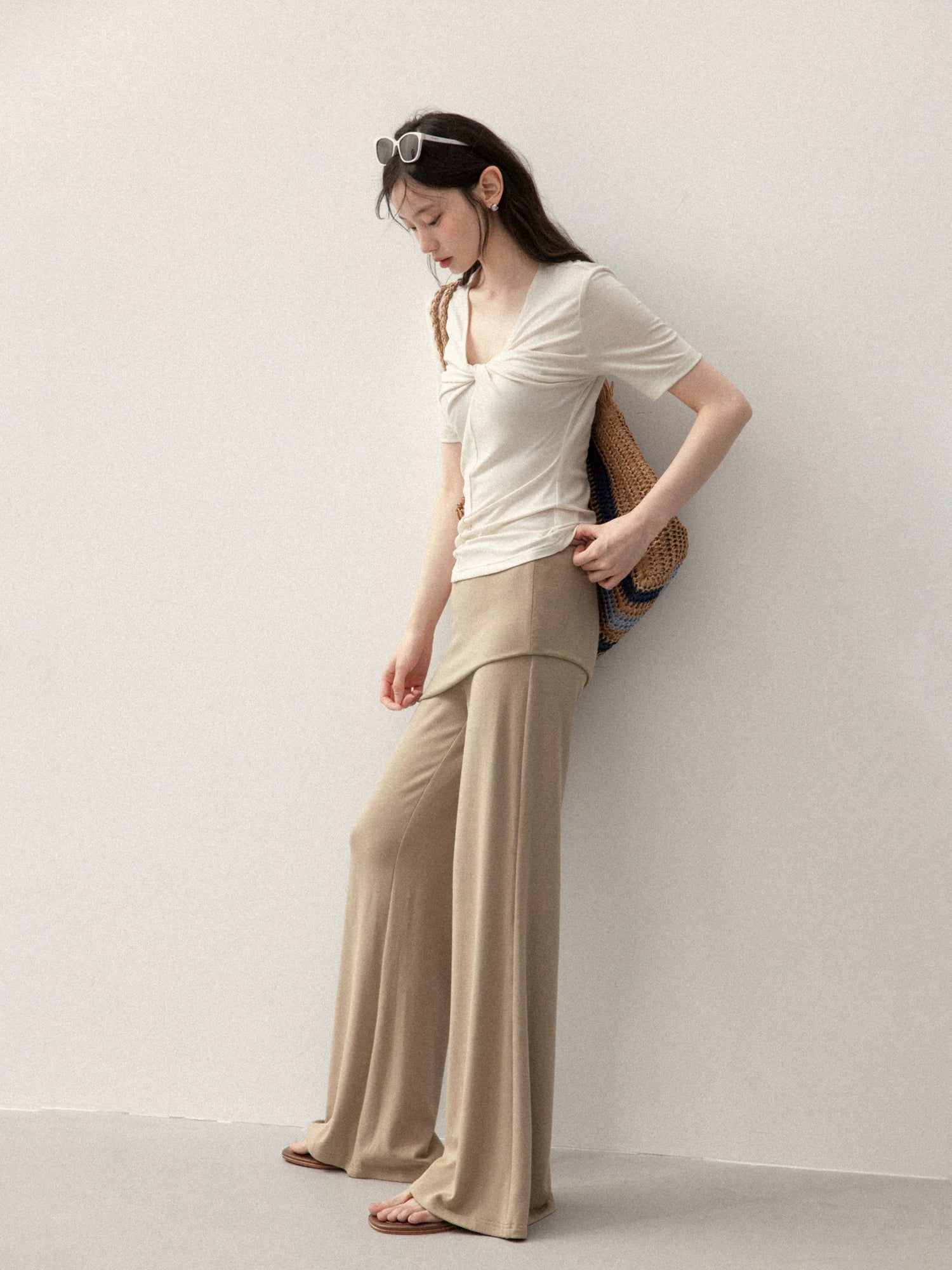 Cantonstory Kink V-neck Straight Shoulder Slim Tee