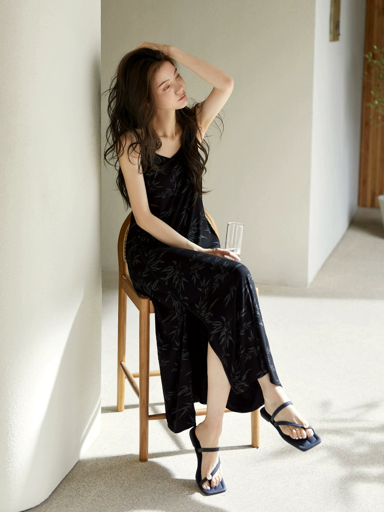 Yuenei Long High-end Nightdress with Chest Pad and Split Ends