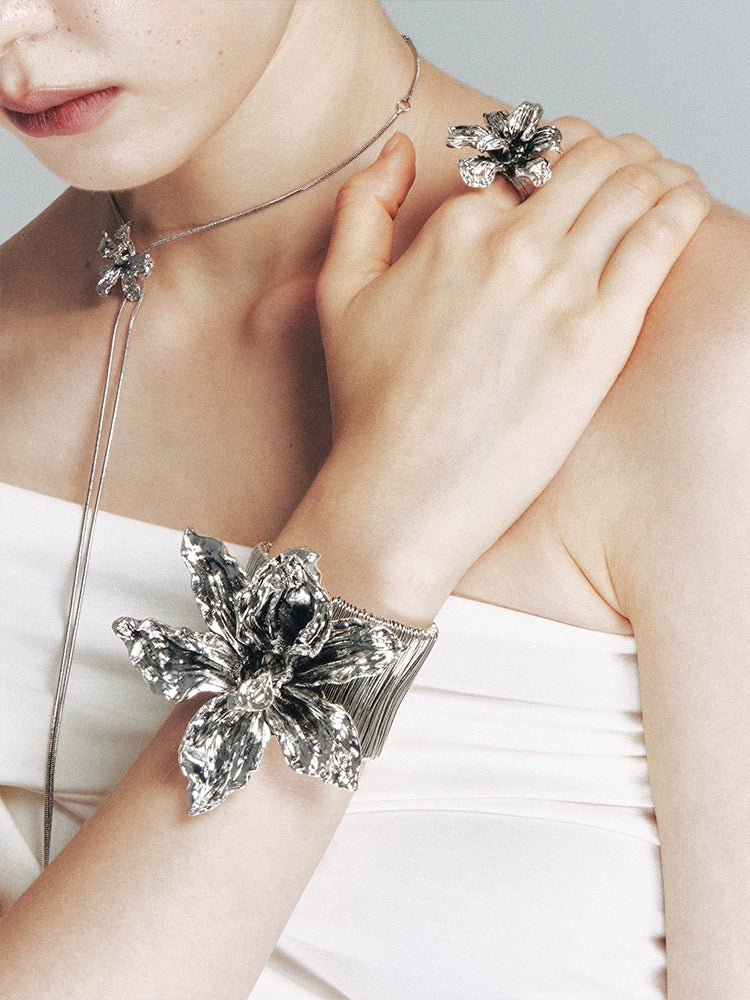 1JINN Retro Court Style Metal Three-dimensional Flower Bracelet
