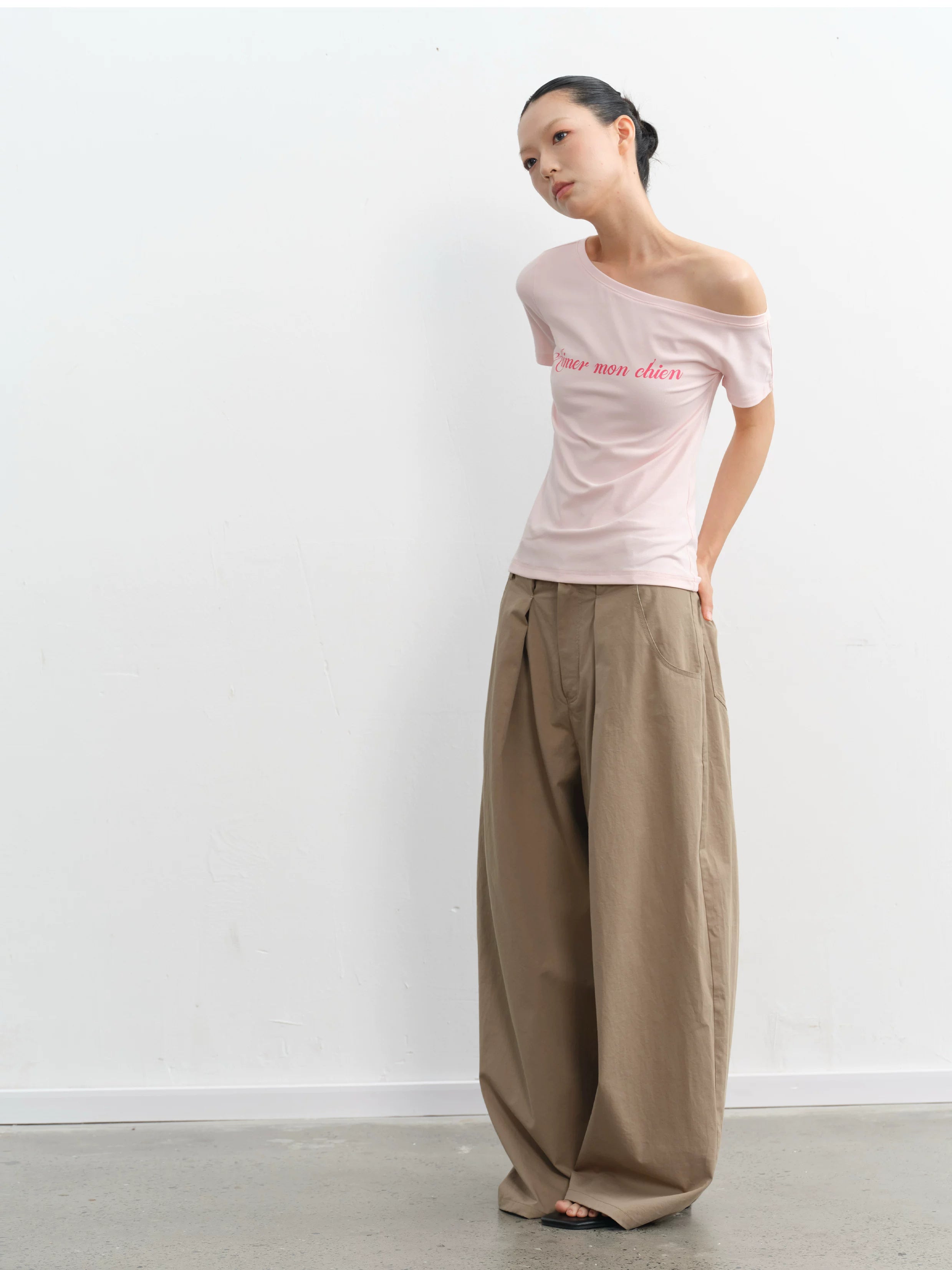 LINY LIBERTY Asymmetrical Slanted Shoulder Printed Slim Tee