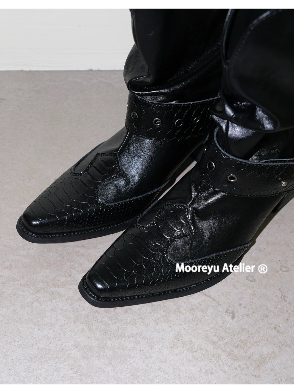 Mooreyu Pleated Leather Booties