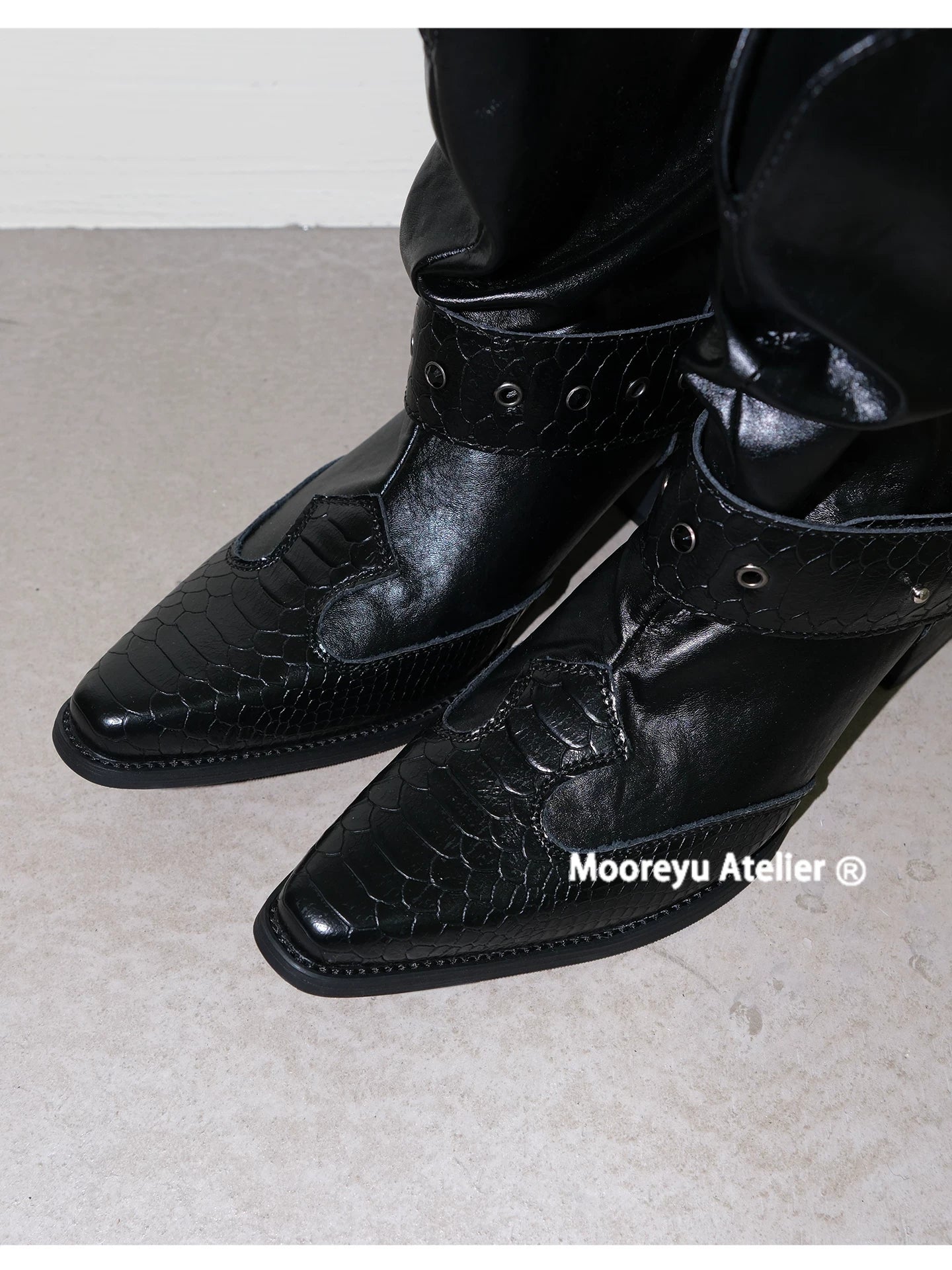 Mooreyu Pleated Leather Booties