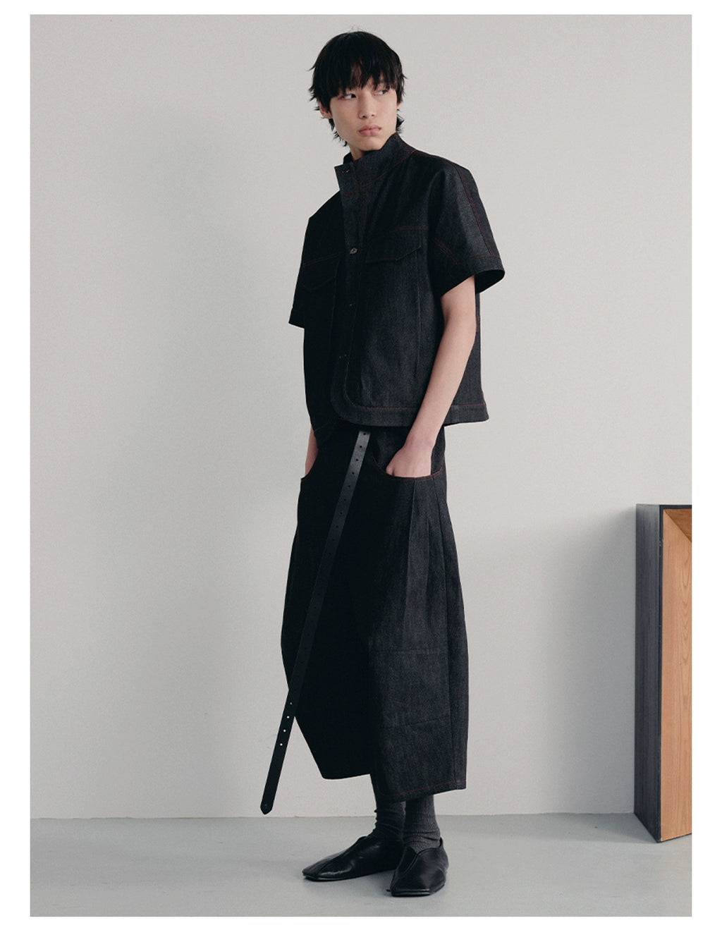 JCAESAR Original Bull Red Line Pleated Cropped Pants