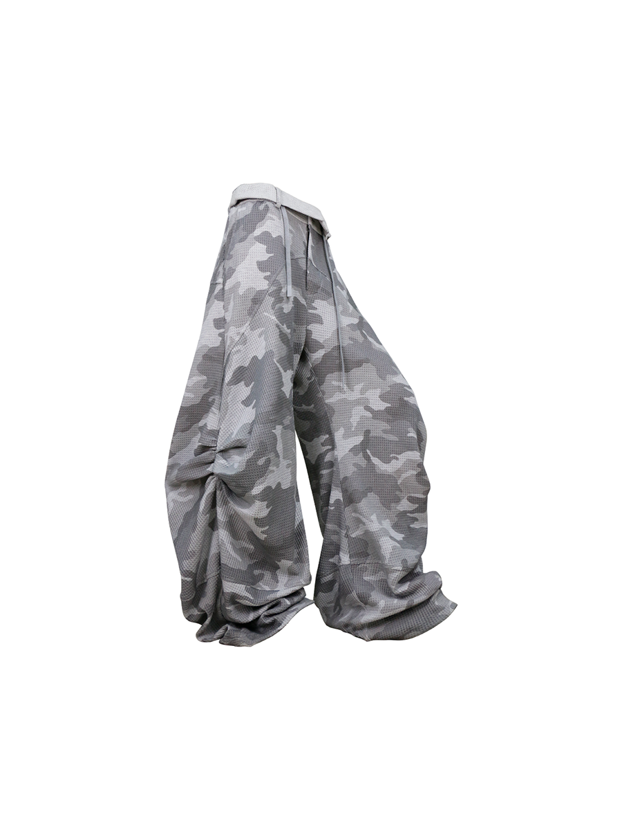 RELABEL Camouflage Loose-cut Wrinkled Slacks