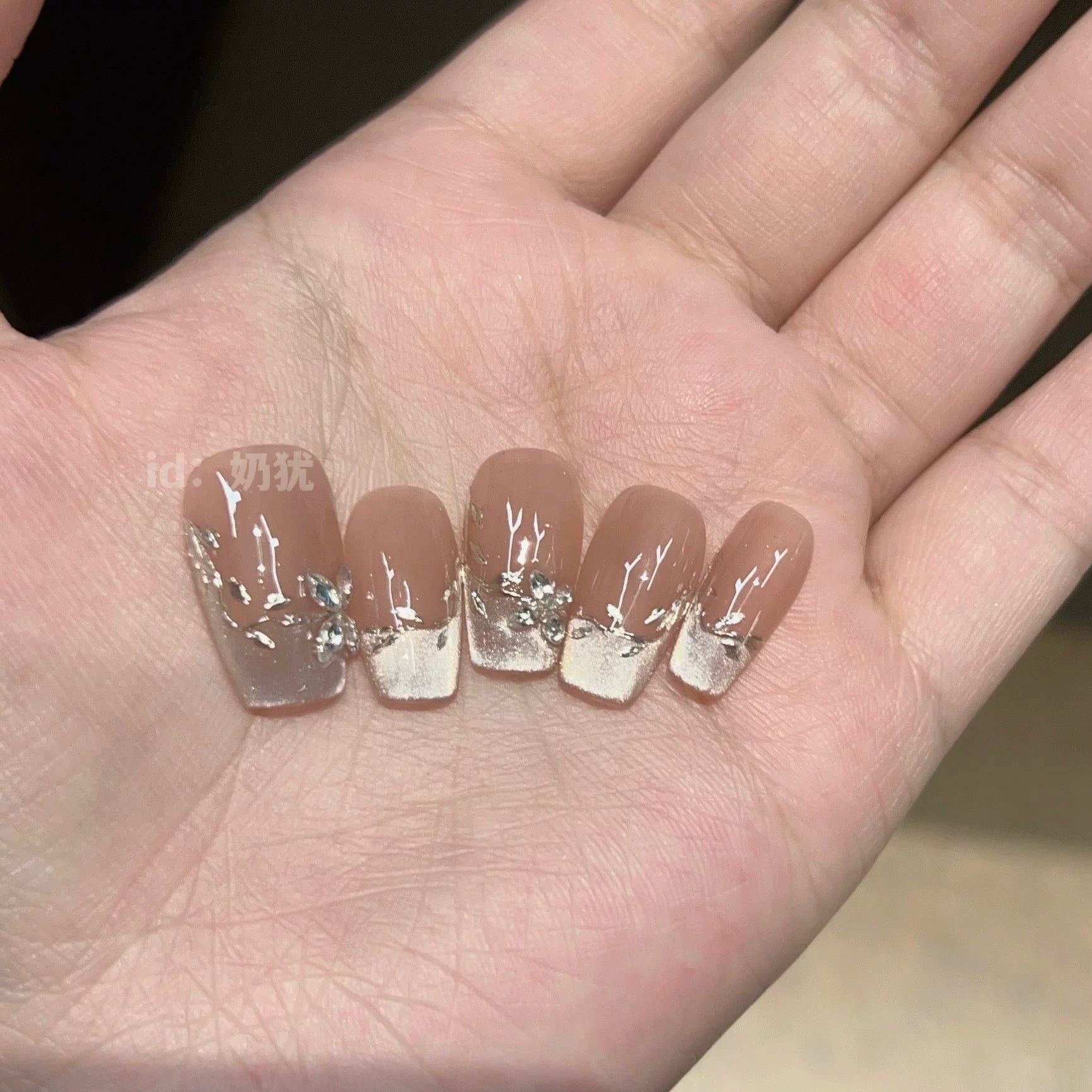 Beetle Nails Champagne Silver Hand-Painted Press-On Nails