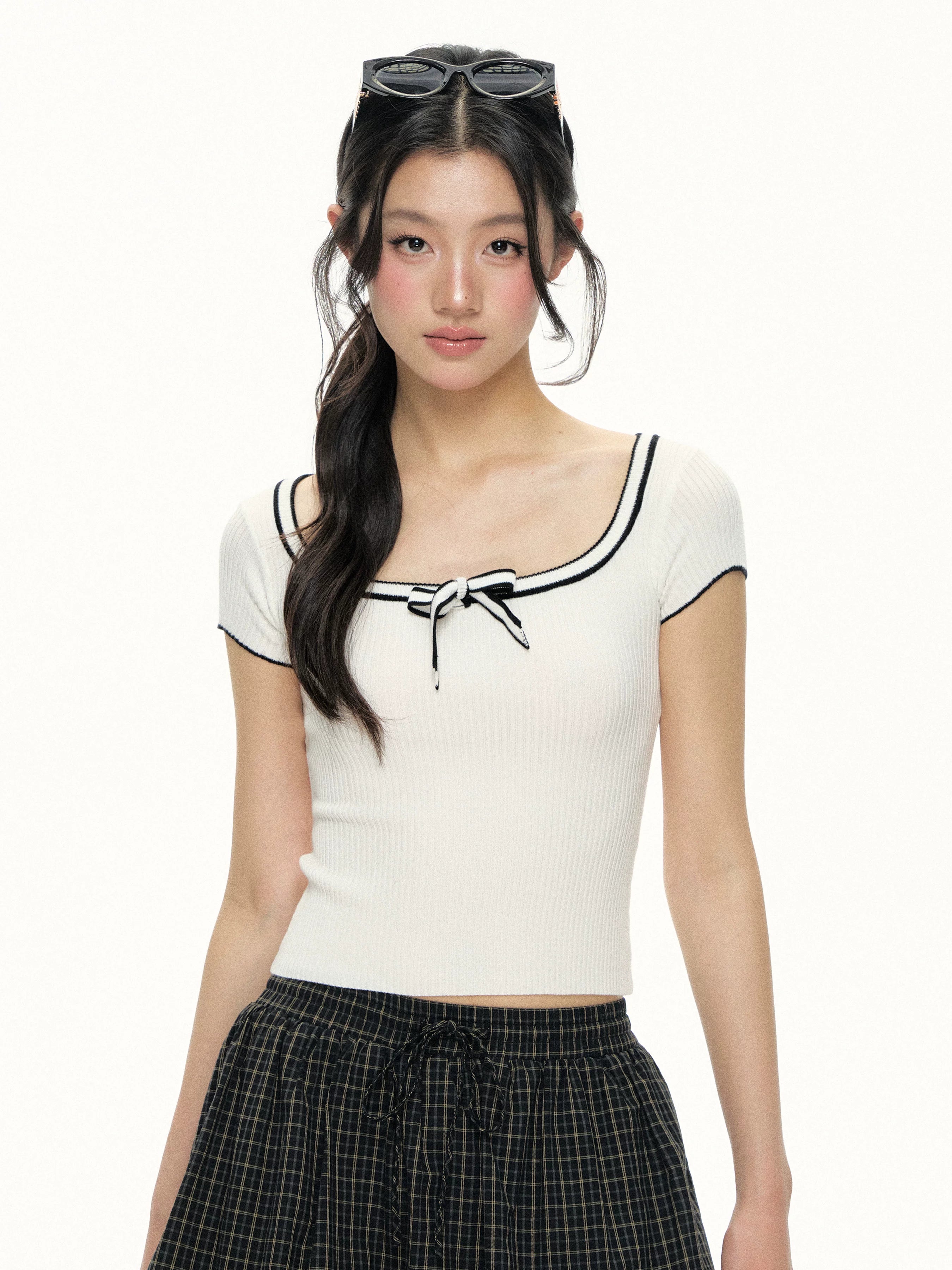 Ariseism Lace-up Contrasting Square Neck Knitted Tee