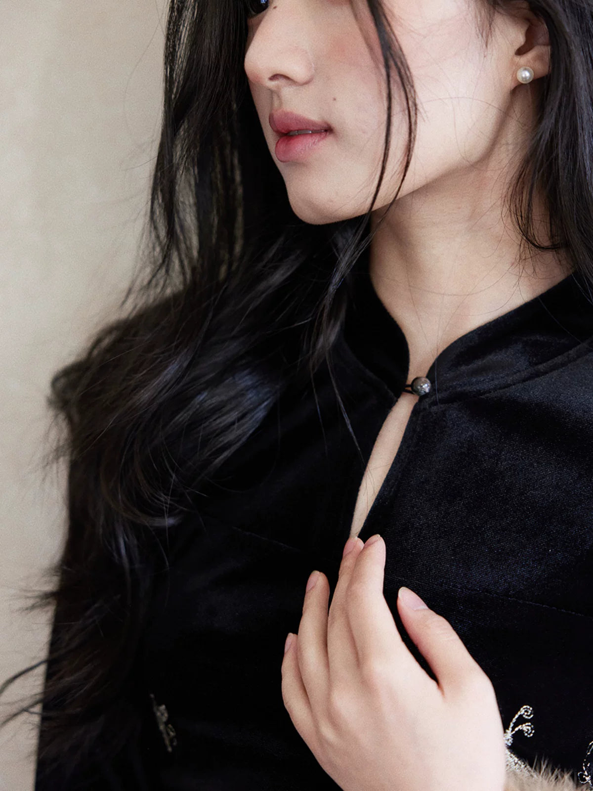 TYANG Retro Heavy Industry Embroidered Velvet Dress