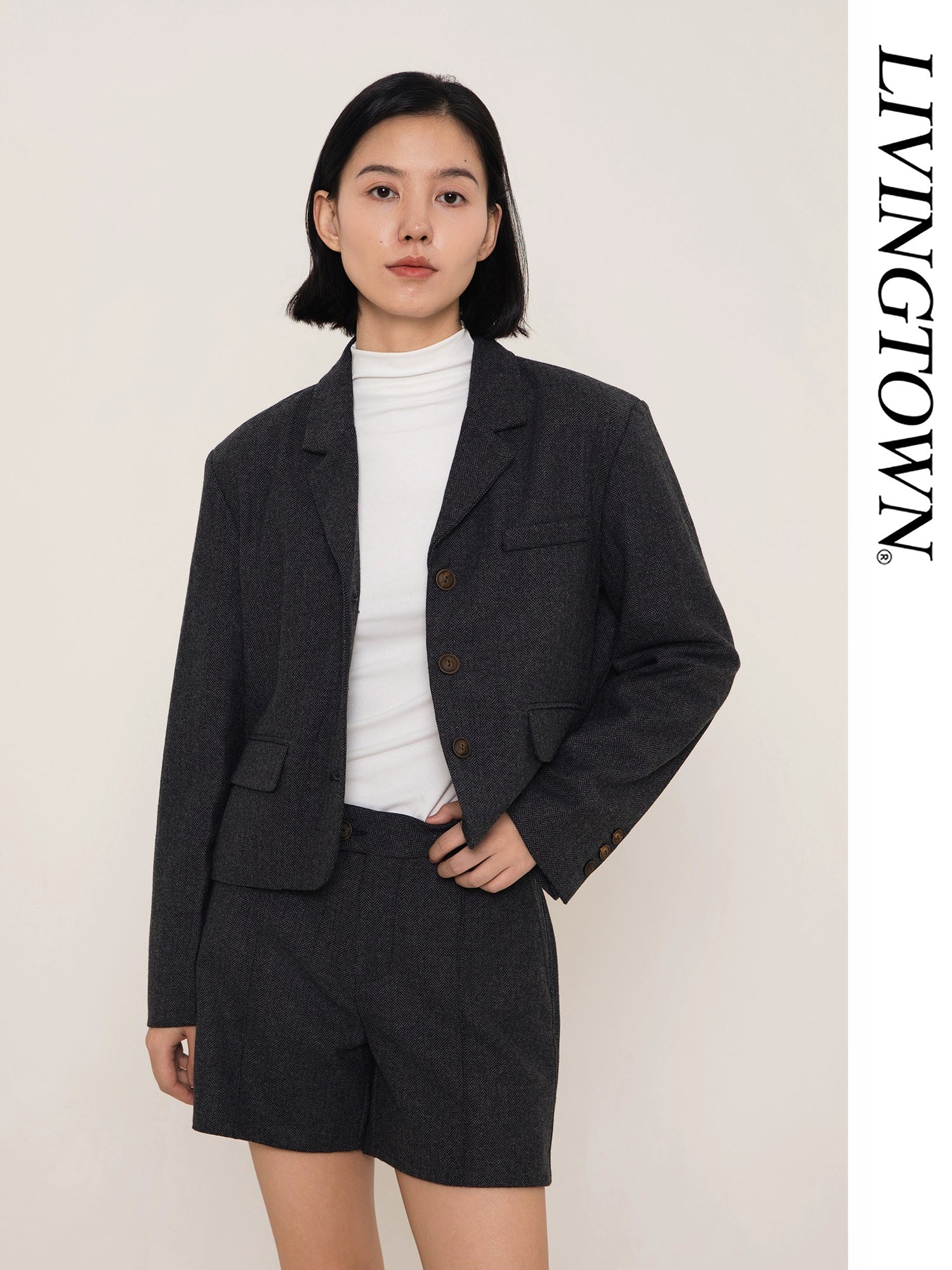 LIVINGTOWN Simple Commuter Superior Short Casual Suit