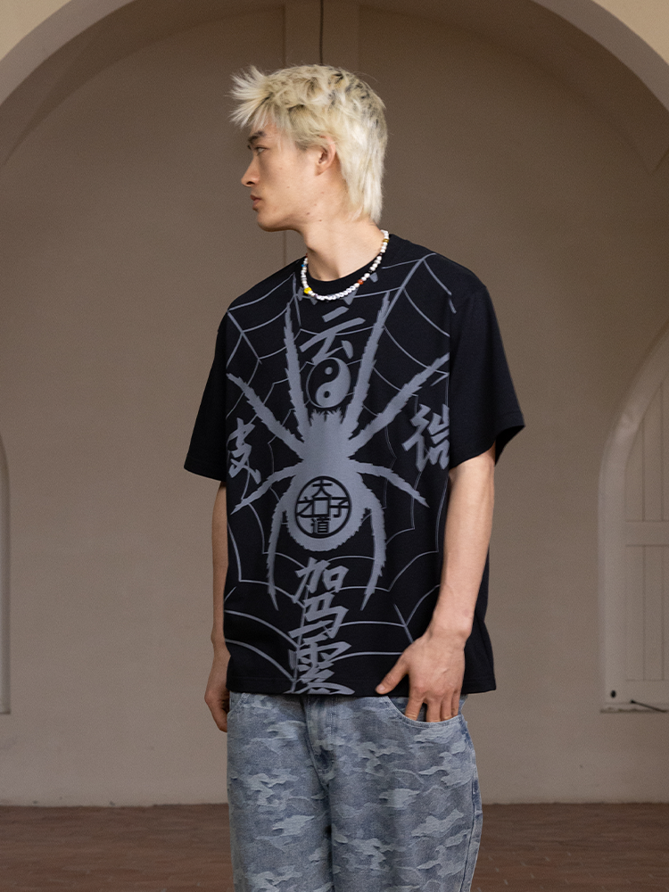 AVENUESON Two-color Spider Full of Chinese Characters Tee