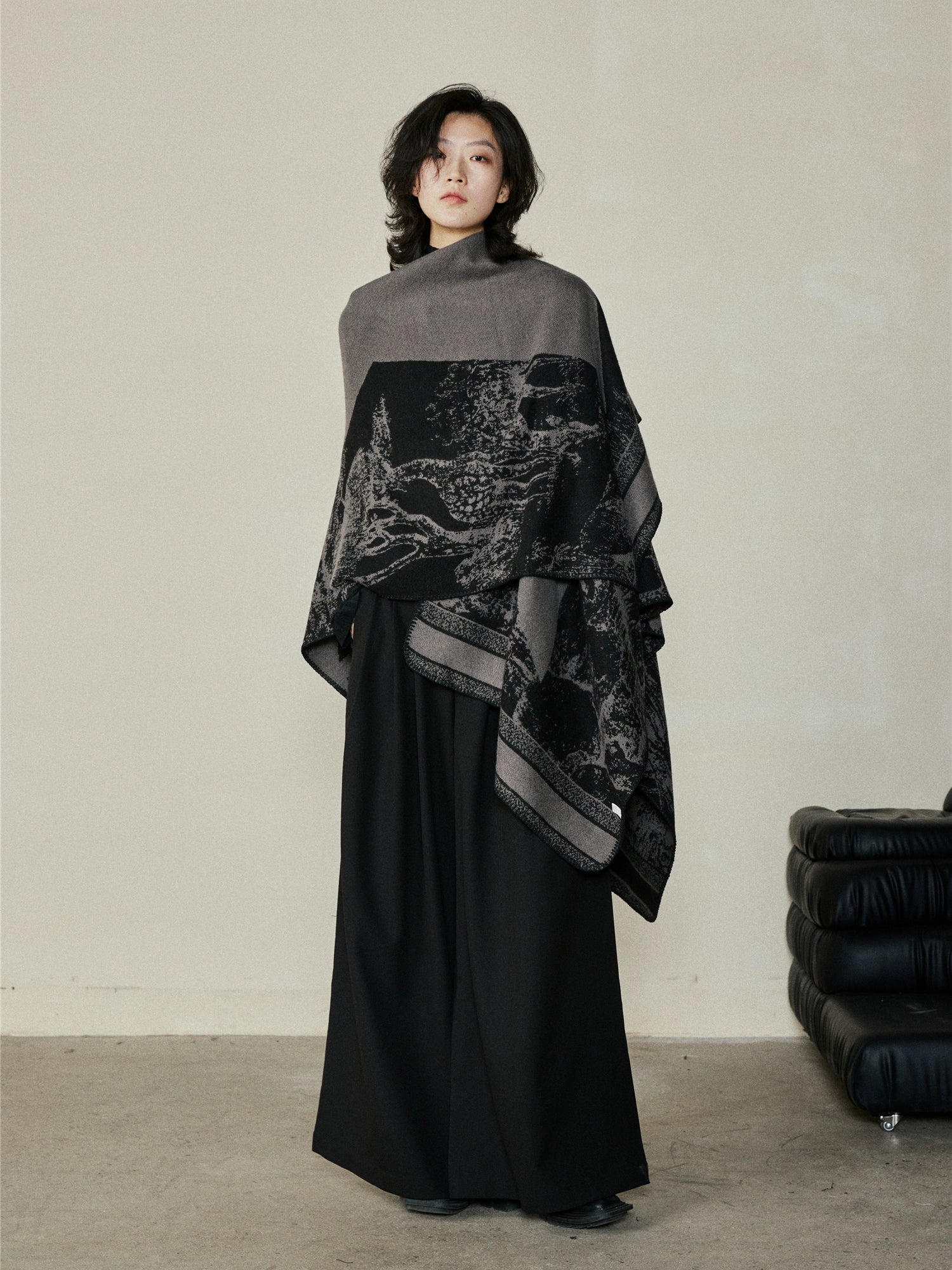 SUNYVONNE Split-ended Cape Large Shawl