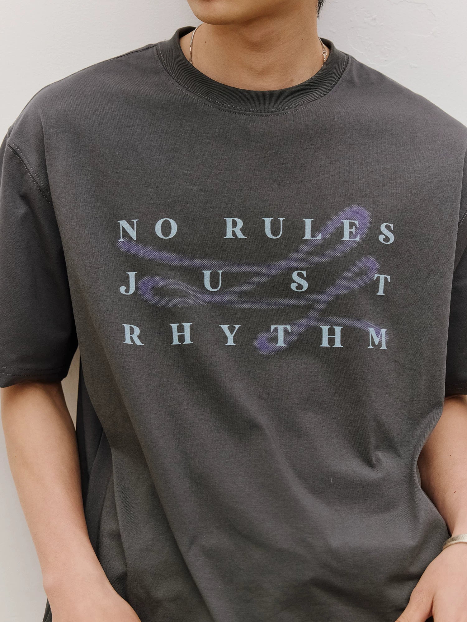 LR Cool Unreal Line Print Tee
