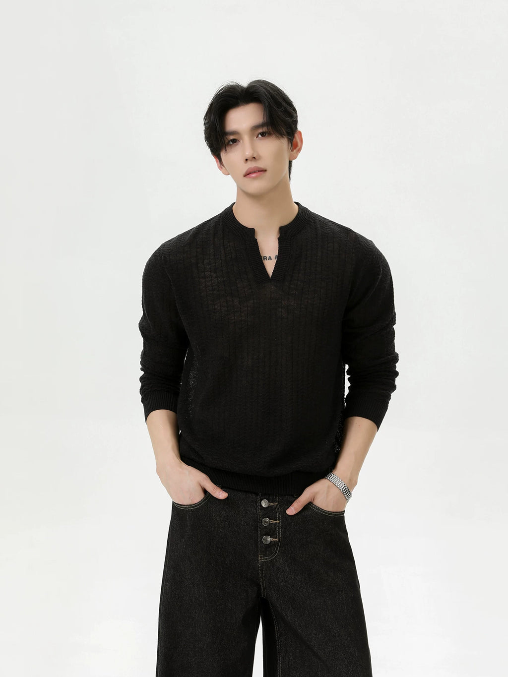 TURNTIDE Front Shoulder V-neck Knitted Tee