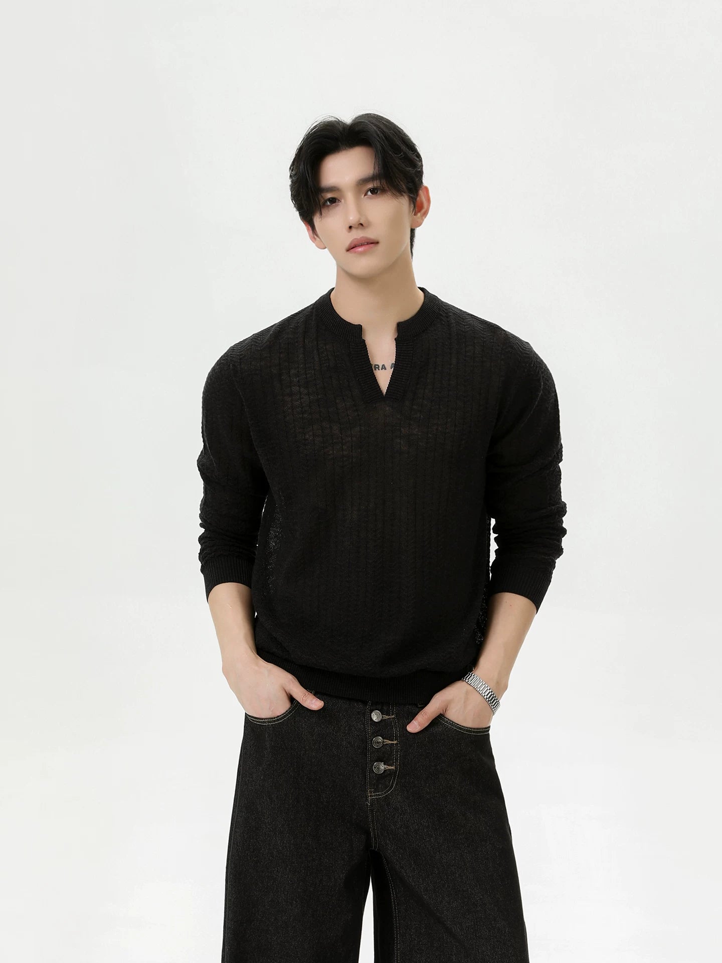 TURNTIDE Front Shoulder V-neck Knitted Tee