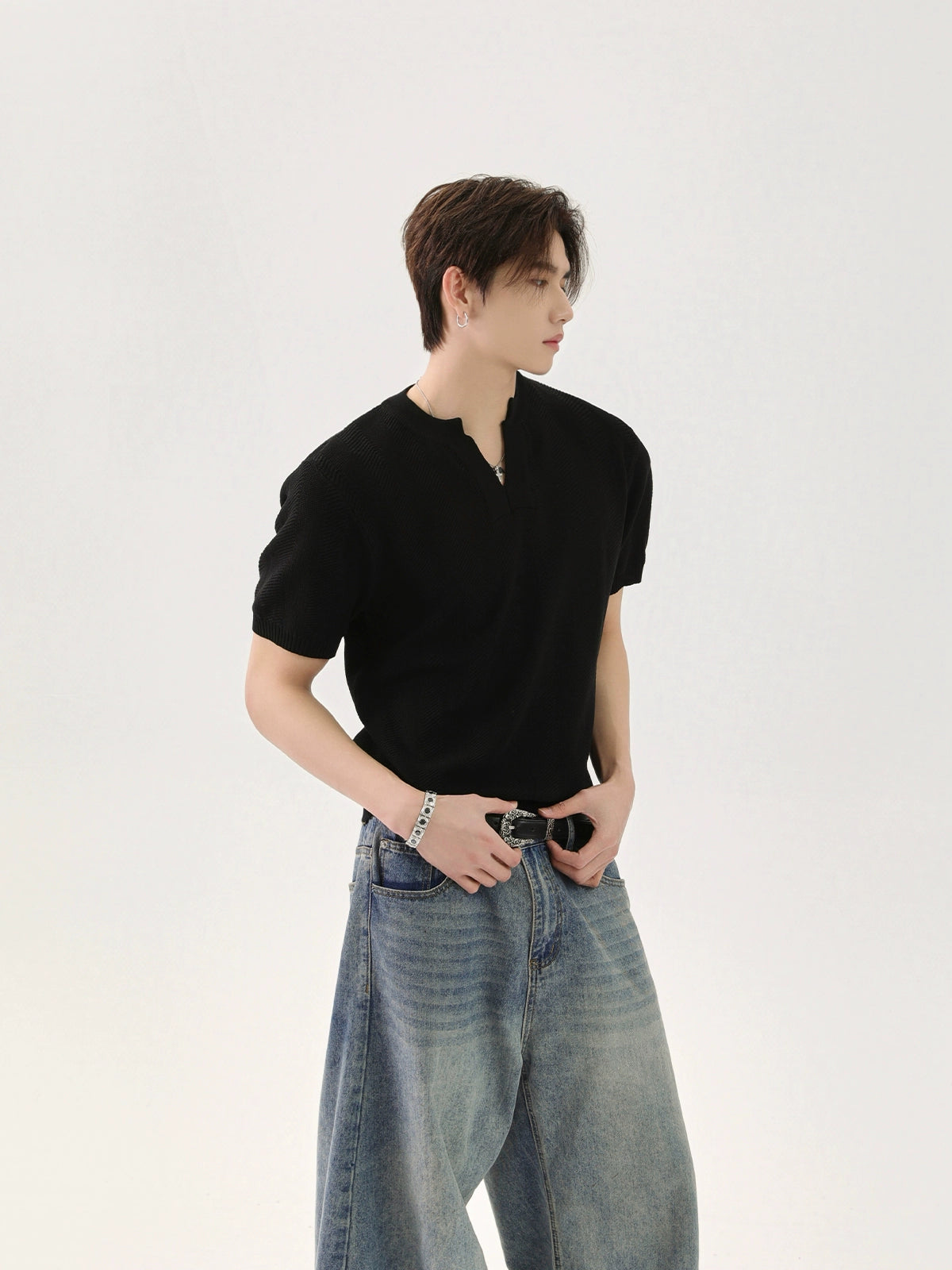 TURNTIDE Niche V-neck Knitted Tee