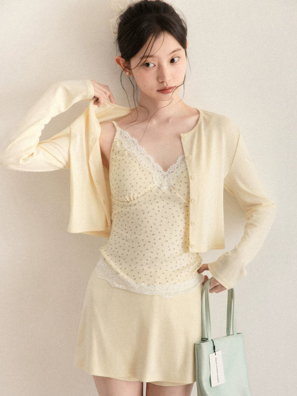 Cantonstory V-neck Lace Sling Vest