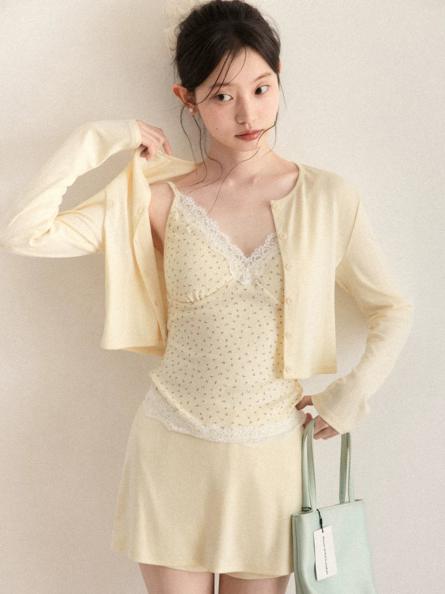 Cantonstory V-neck Lace Sling Vest