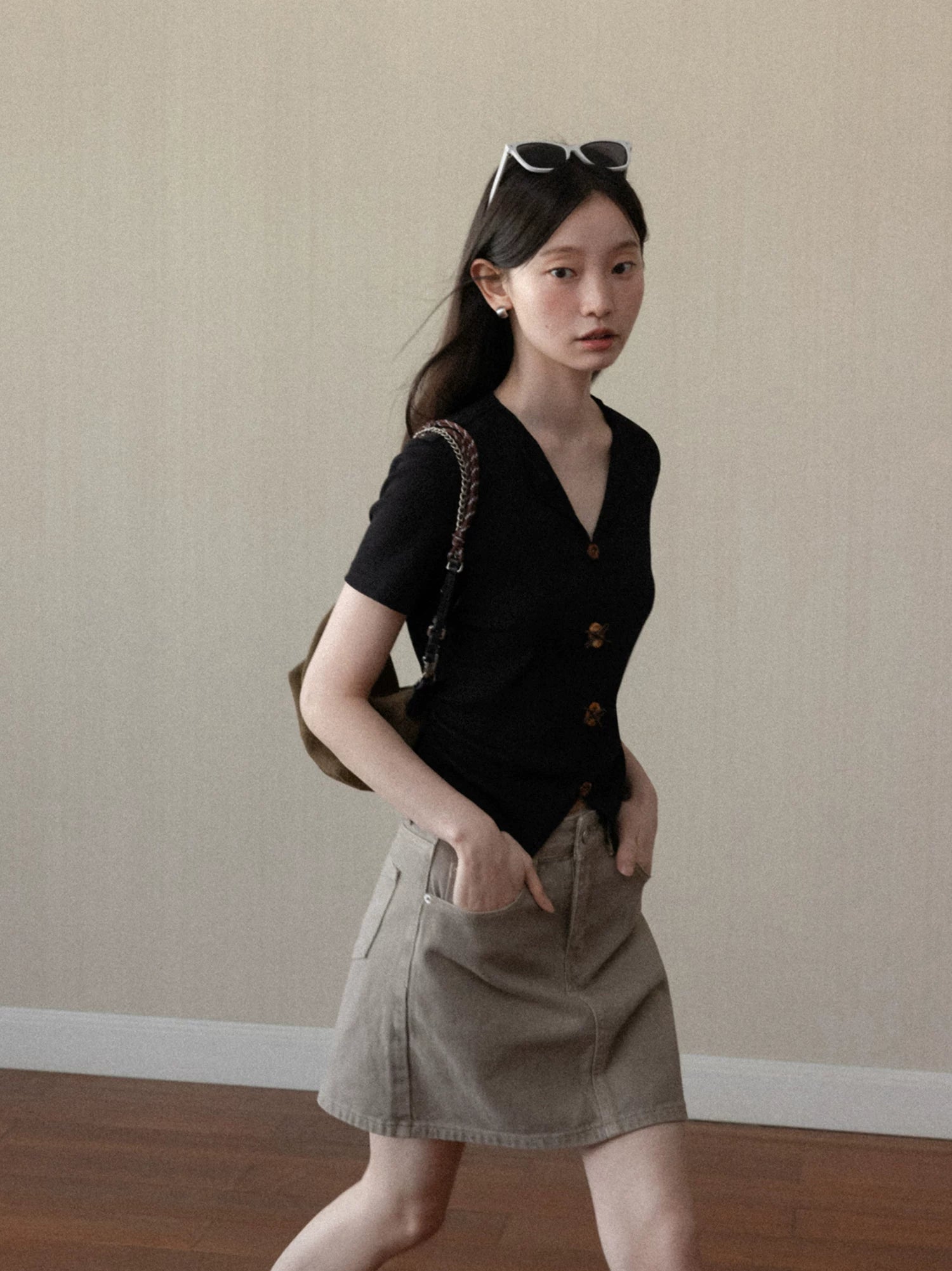 Cantonstory Retro V-neck Front Shoulder Waist Thin Tee