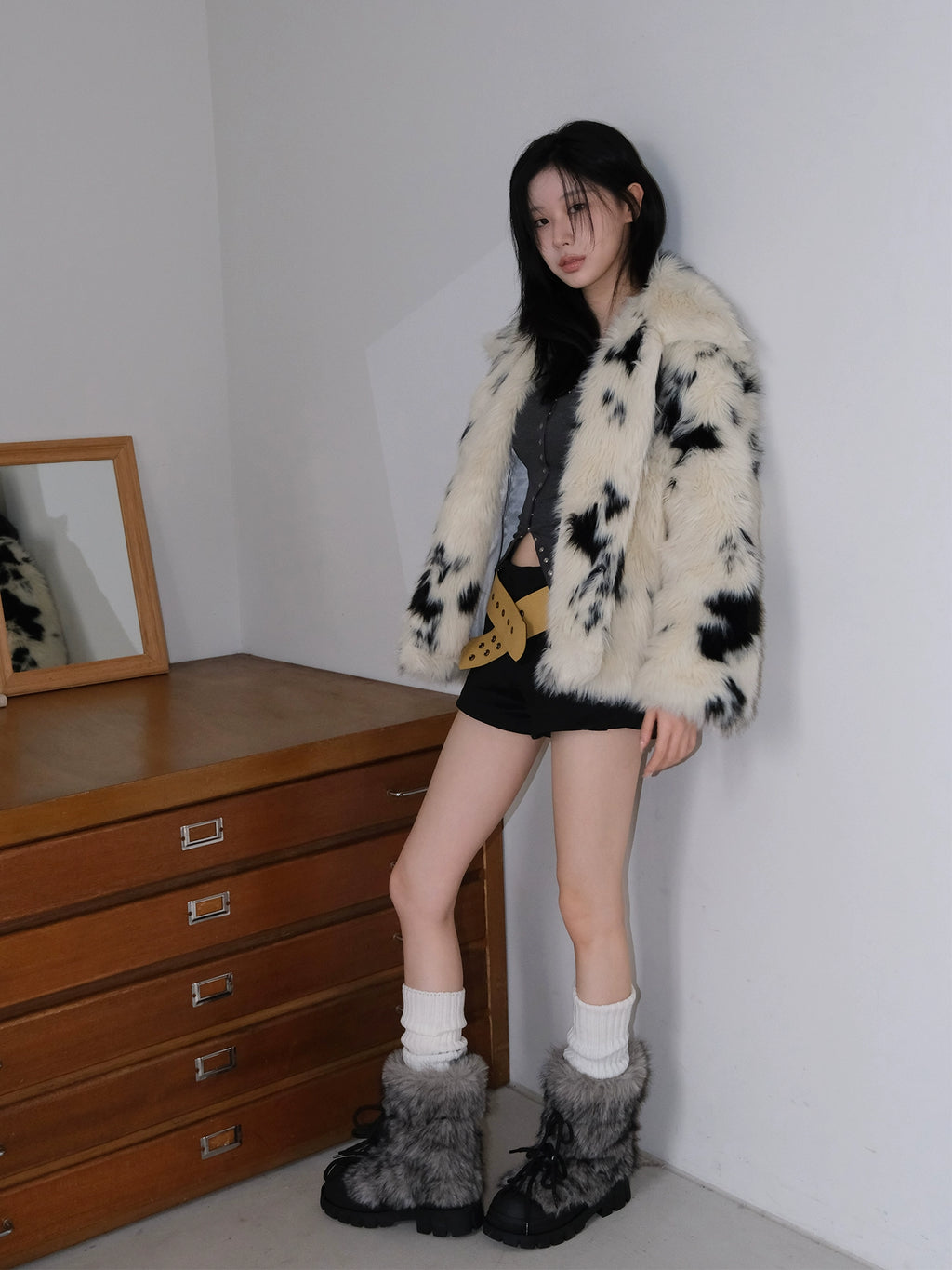Mooreyu Heightened Platform Retro Fluffy Big Boots