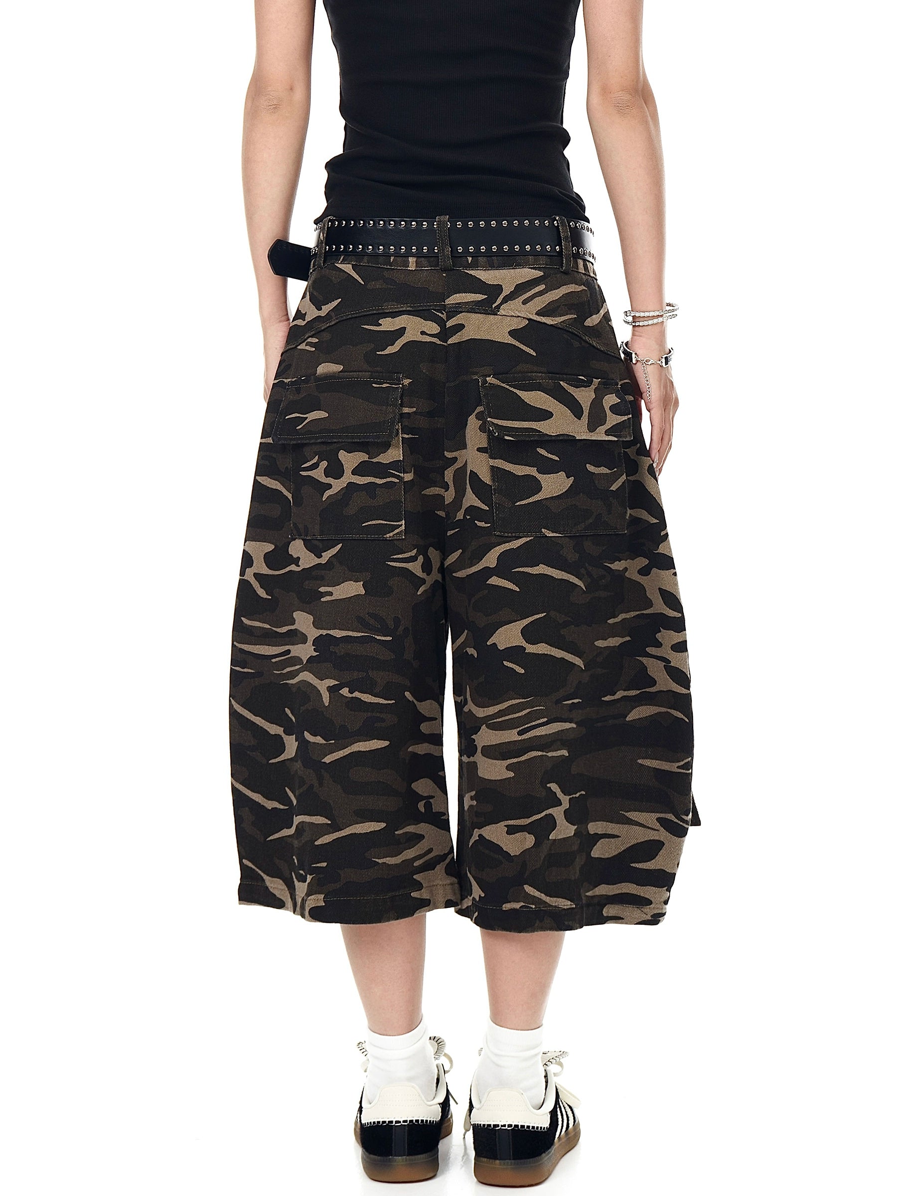 BLACKLISTS Camouflage Tooling Leg Scimitar Cropped Pants