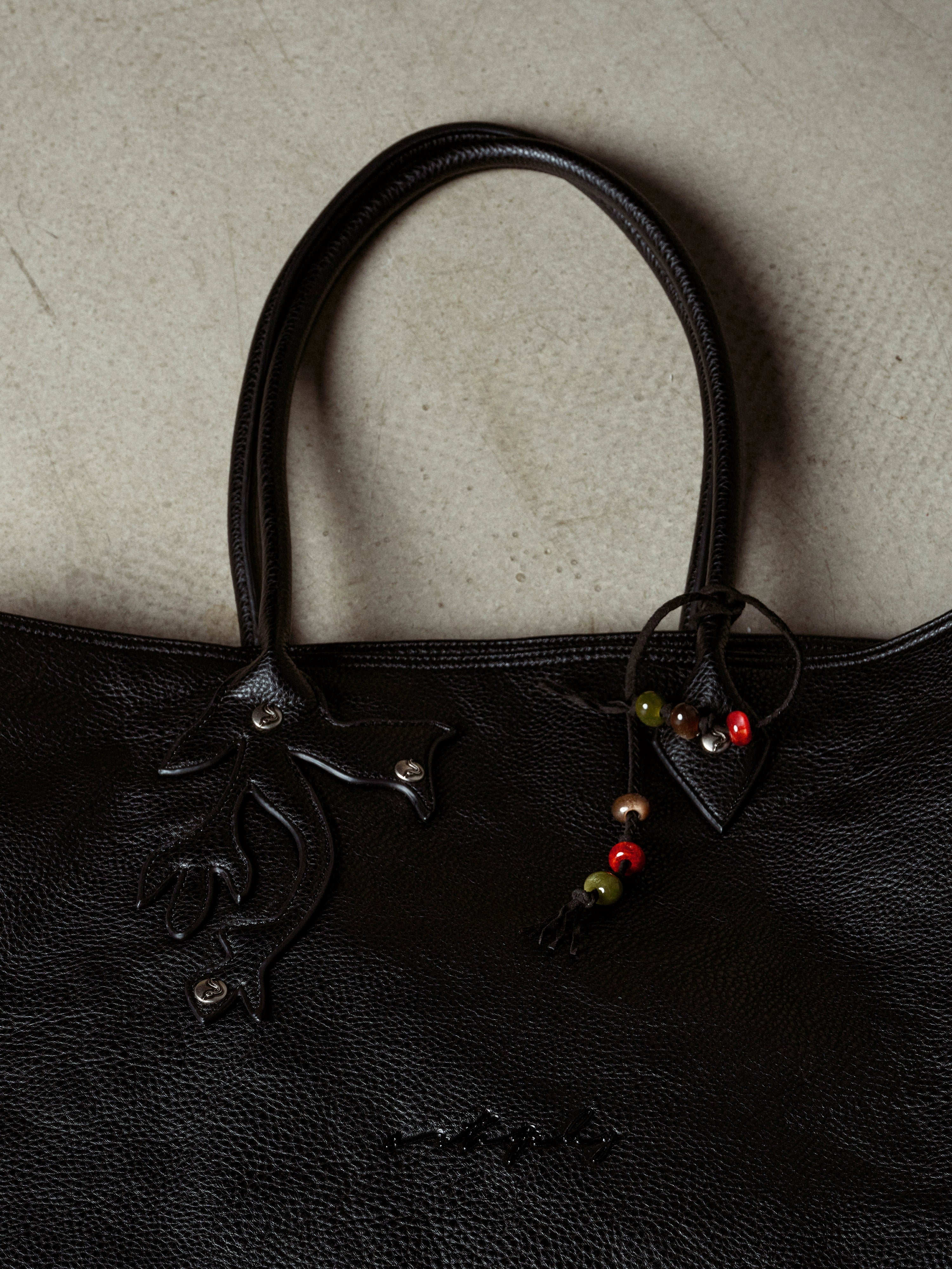 NOT UGLY 25AW Double-sided dark brown red inner three-dimensional honeysuckle flower portable lychee leather shoulder oblique span bag