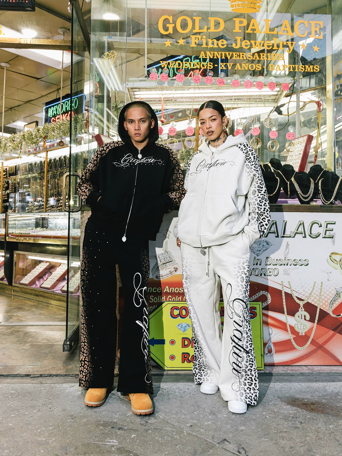 GRAF Gradual Change Snow Leopard Pattern Rhinestone Fleece Sweatpants