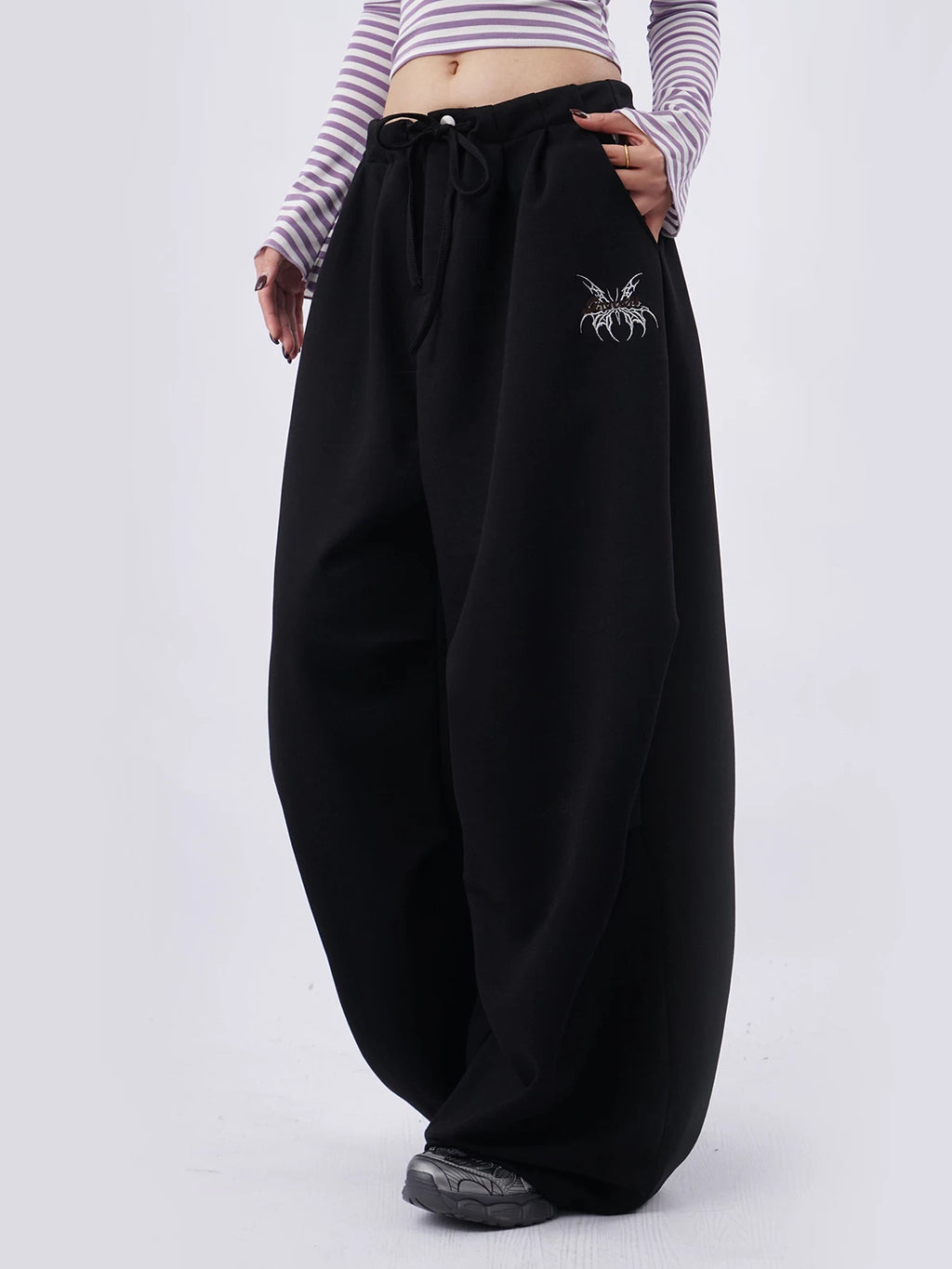 SAMUSAN Wide-leg Pleated Sweatpants