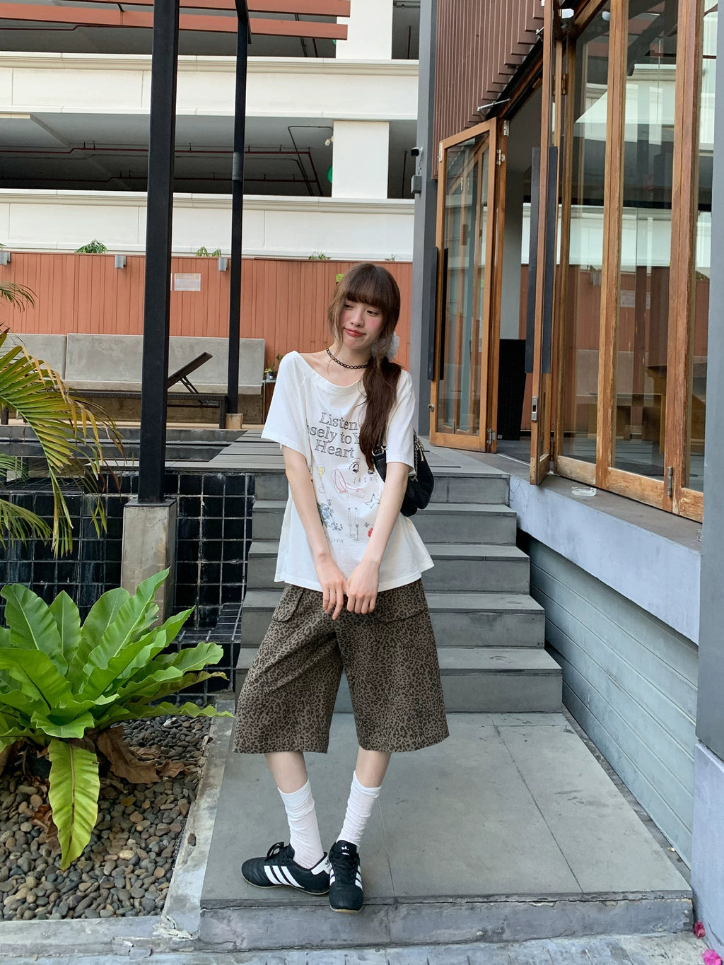 KANO Cross-pocket Leopard Print Cropped Pants