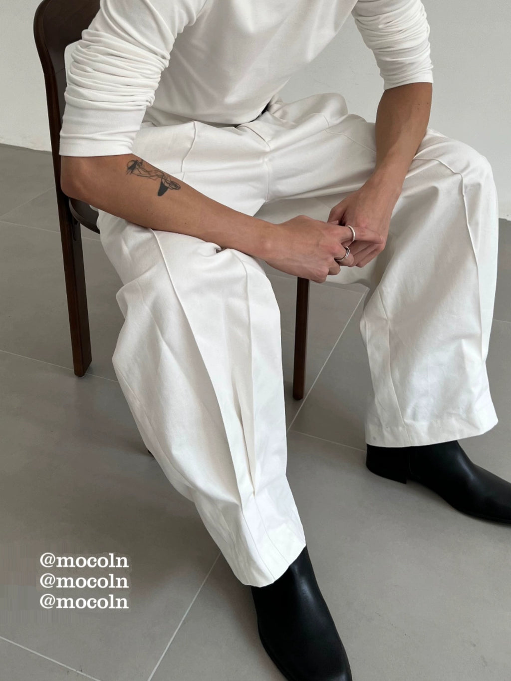 COLN crisp & loose cotton pleated pants